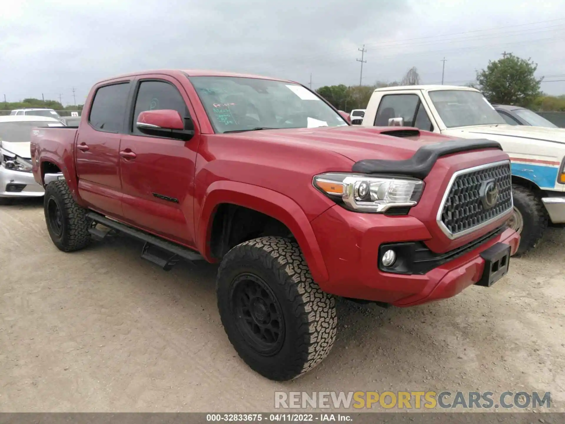 1 Photograph of a damaged car 3TMCZ5AN5KM266625 TOYOTA TACOMA 4WD 2019