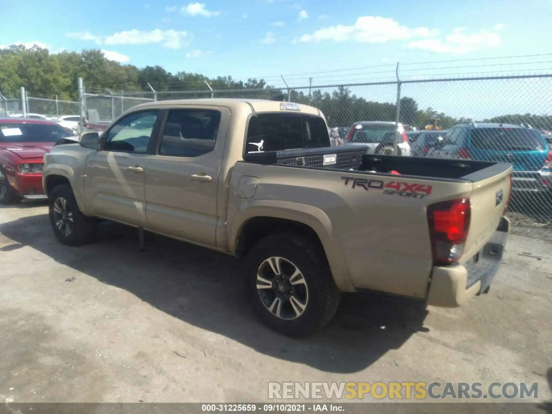 3 Фотография поврежденного автомобиля 3TMCZ5AN5KM273770 TOYOTA TACOMA 4WD 2019