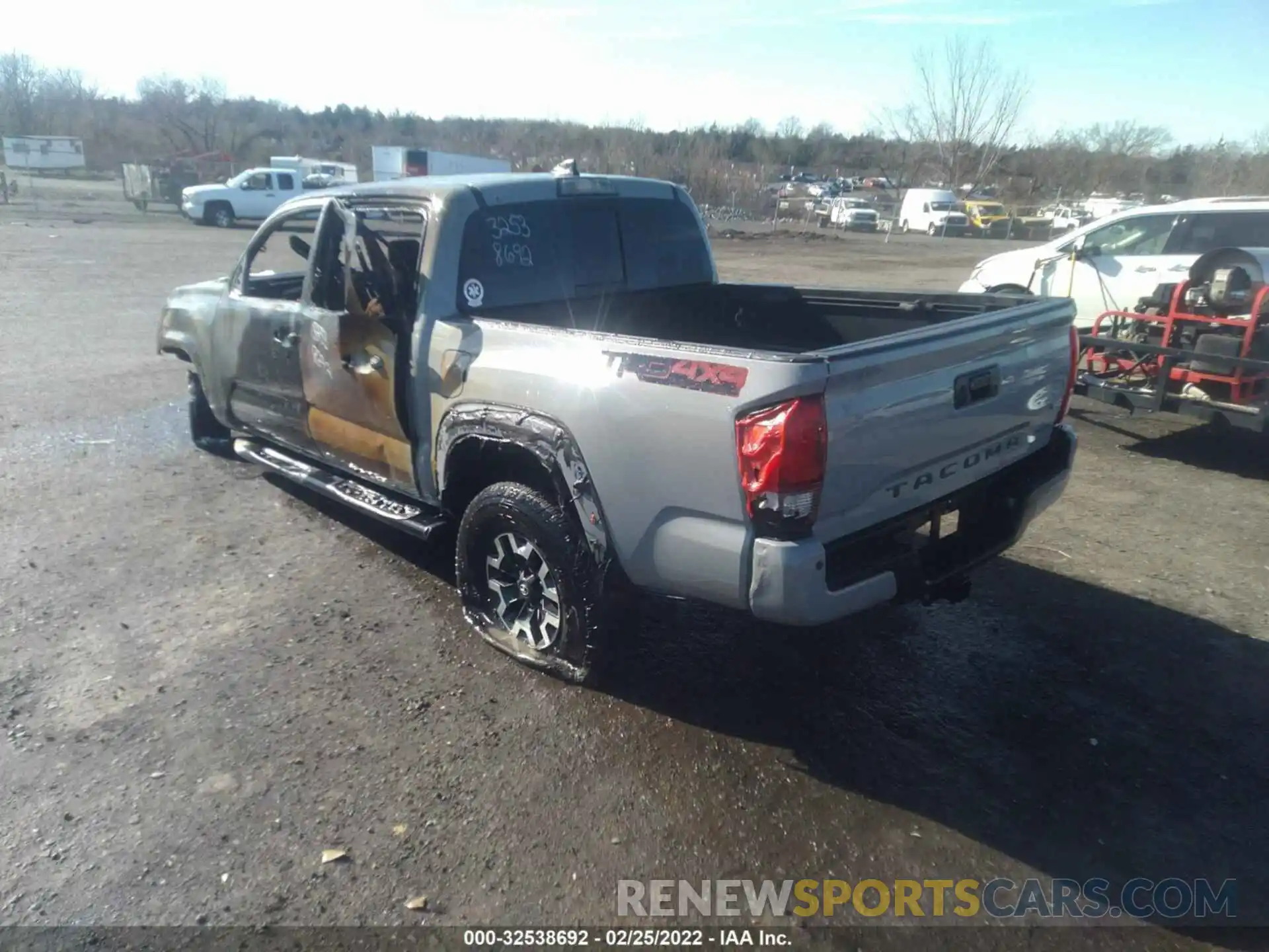 3 Photograph of a damaged car 3TMCZ5AN6KM189120 TOYOTA TACOMA 4WD 2019