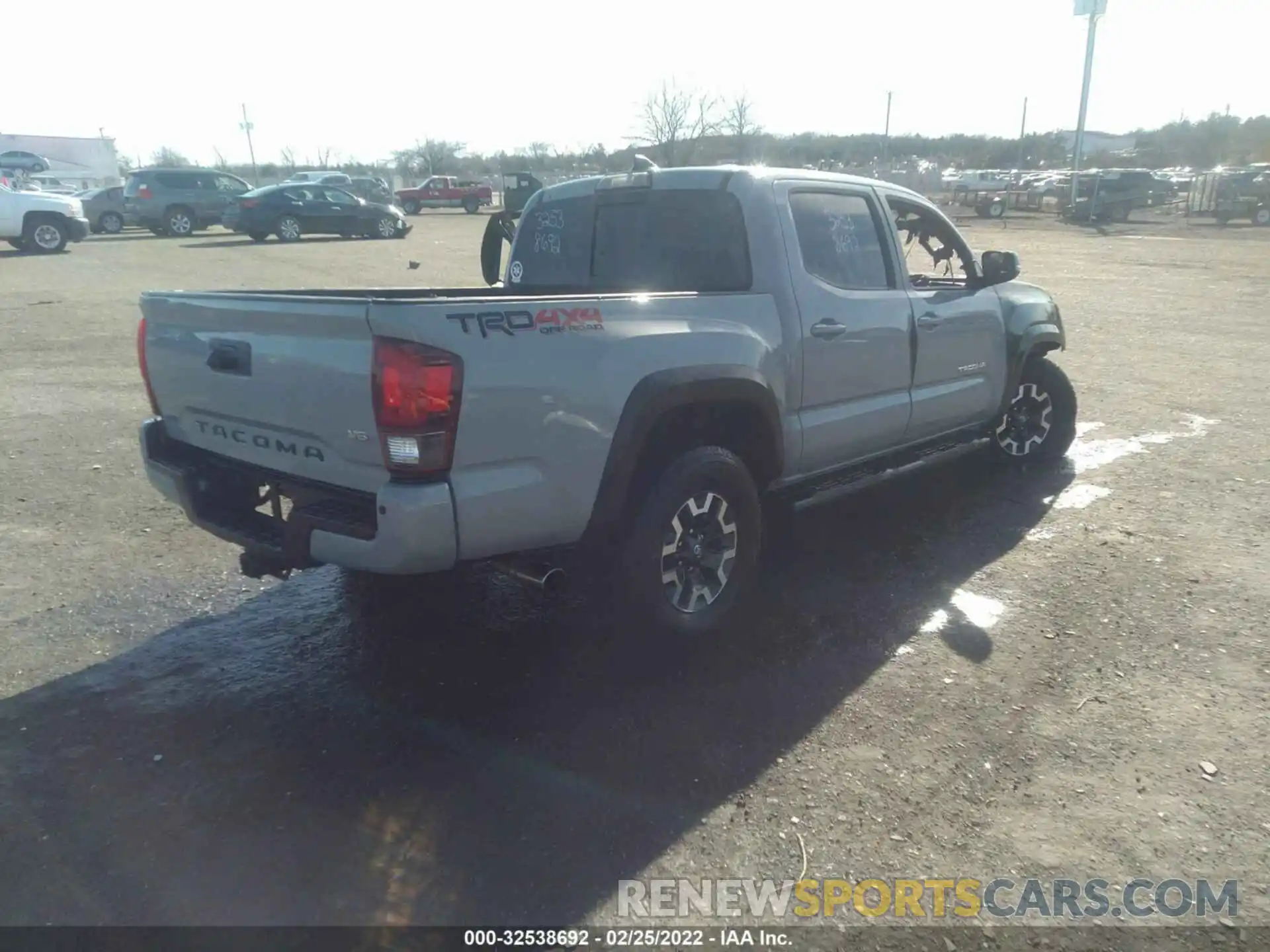 4 Photograph of a damaged car 3TMCZ5AN6KM189120 TOYOTA TACOMA 4WD 2019