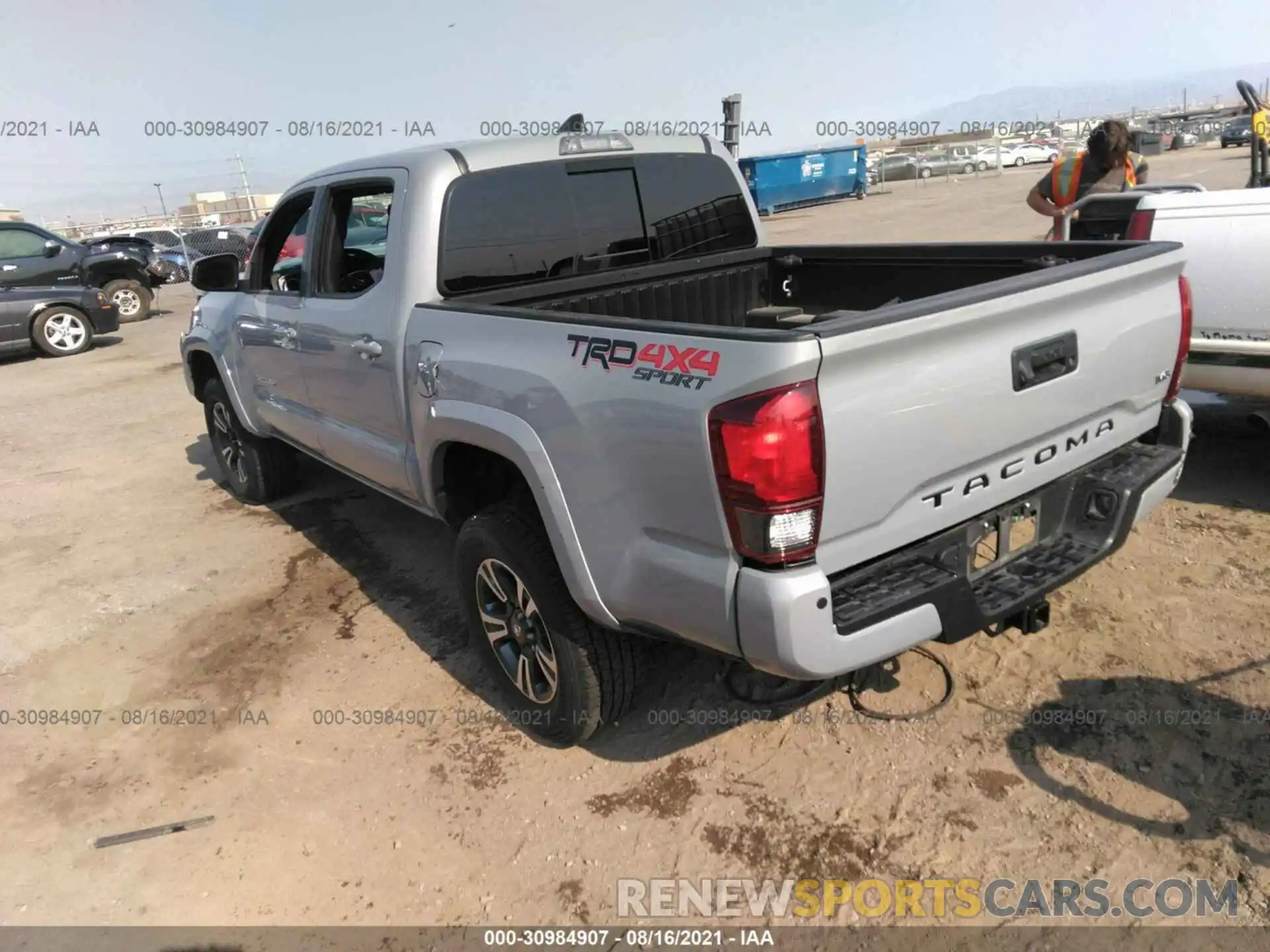 3 Фотография поврежденного автомобиля 3TMCZ5AN6KM208216 TOYOTA TACOMA 4WD 2019