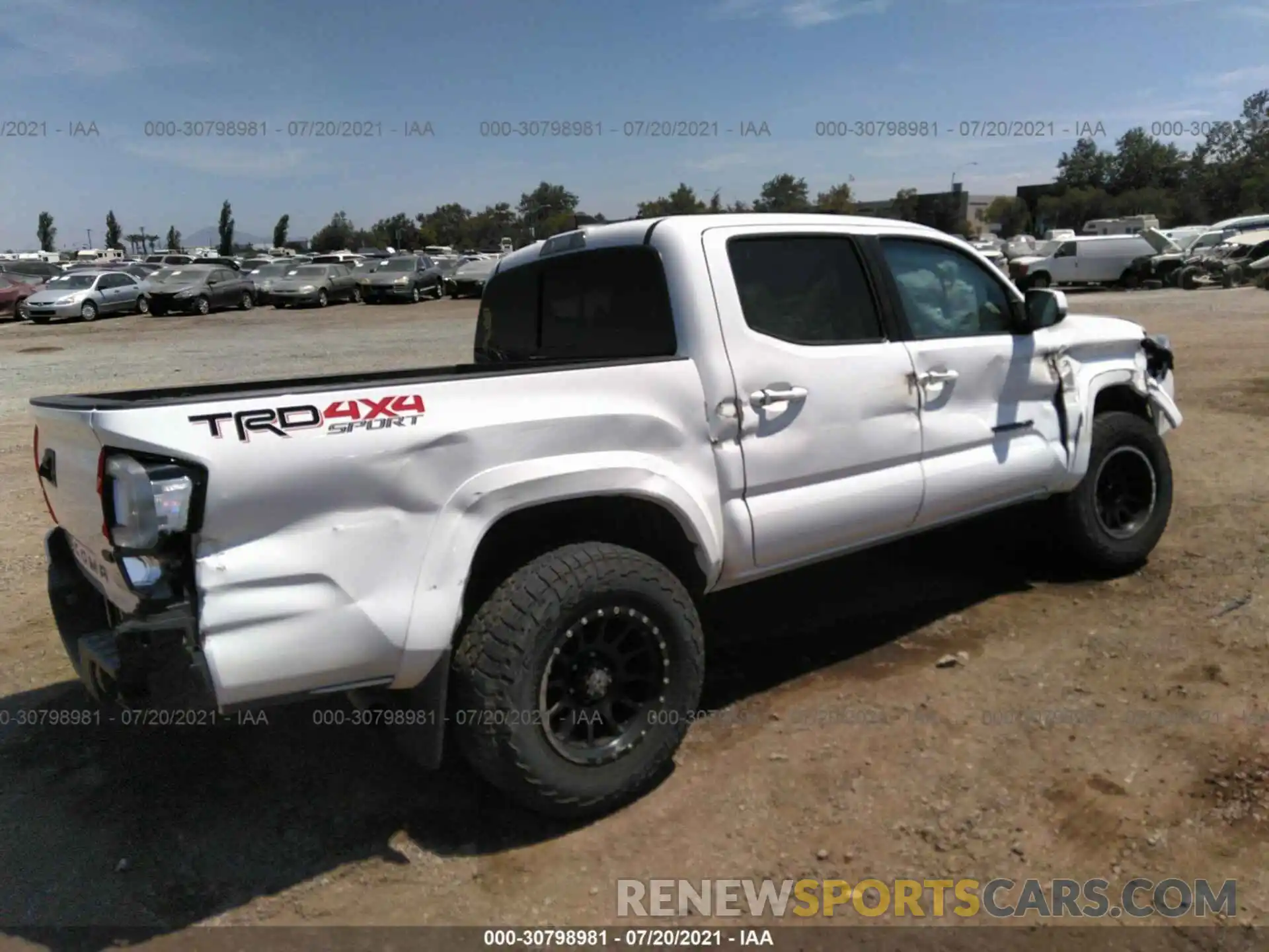 4 Photograph of a damaged car 3TMCZ5AN6KM225596 TOYOTA TACOMA 4WD 2019