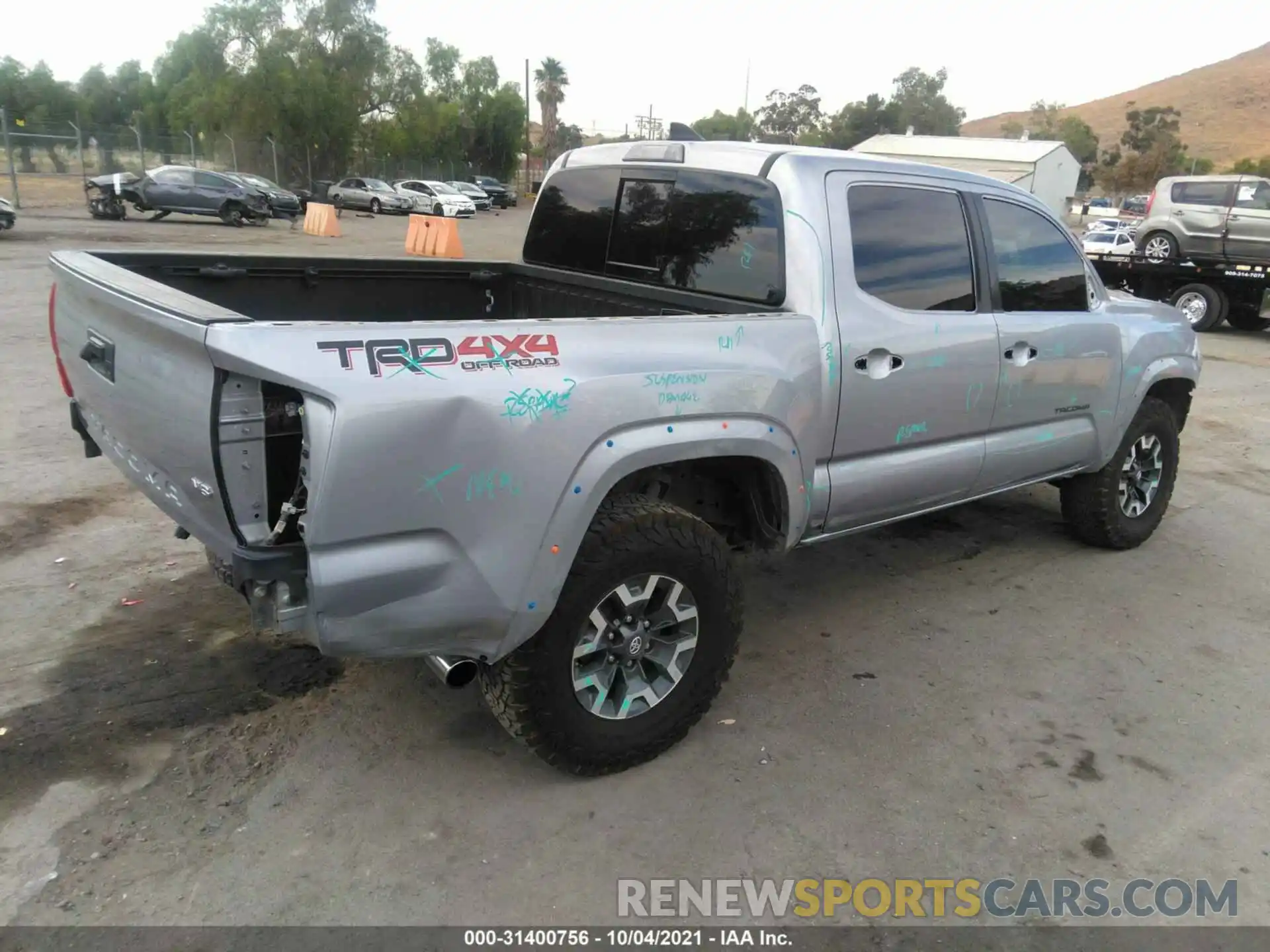 4 Photograph of a damaged car 3TMCZ5AN6KM235299 TOYOTA TACOMA 4WD 2019