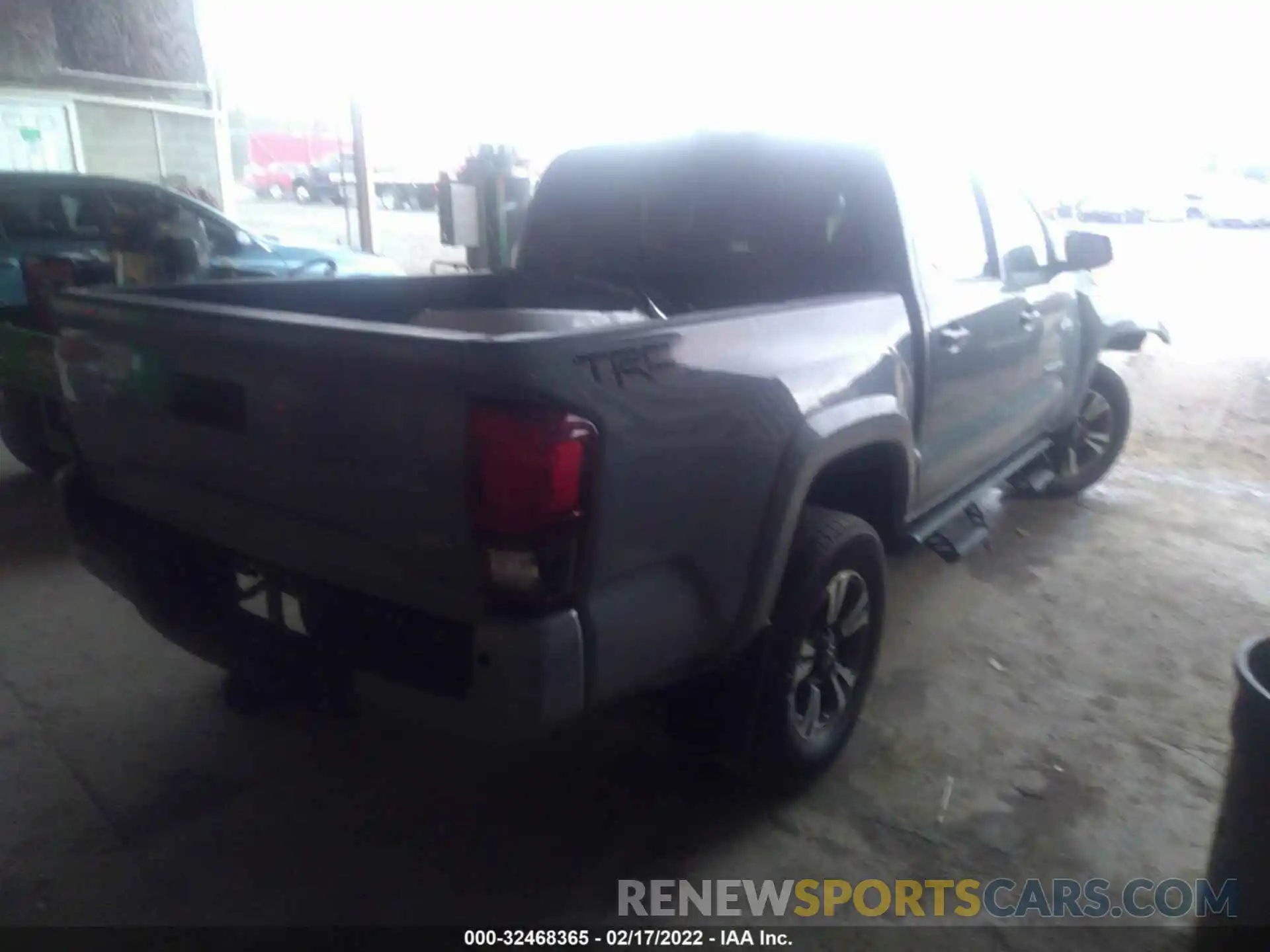 4 Photograph of a damaged car 3TMCZ5AN6KM235514 TOYOTA TACOMA 4WD 2019