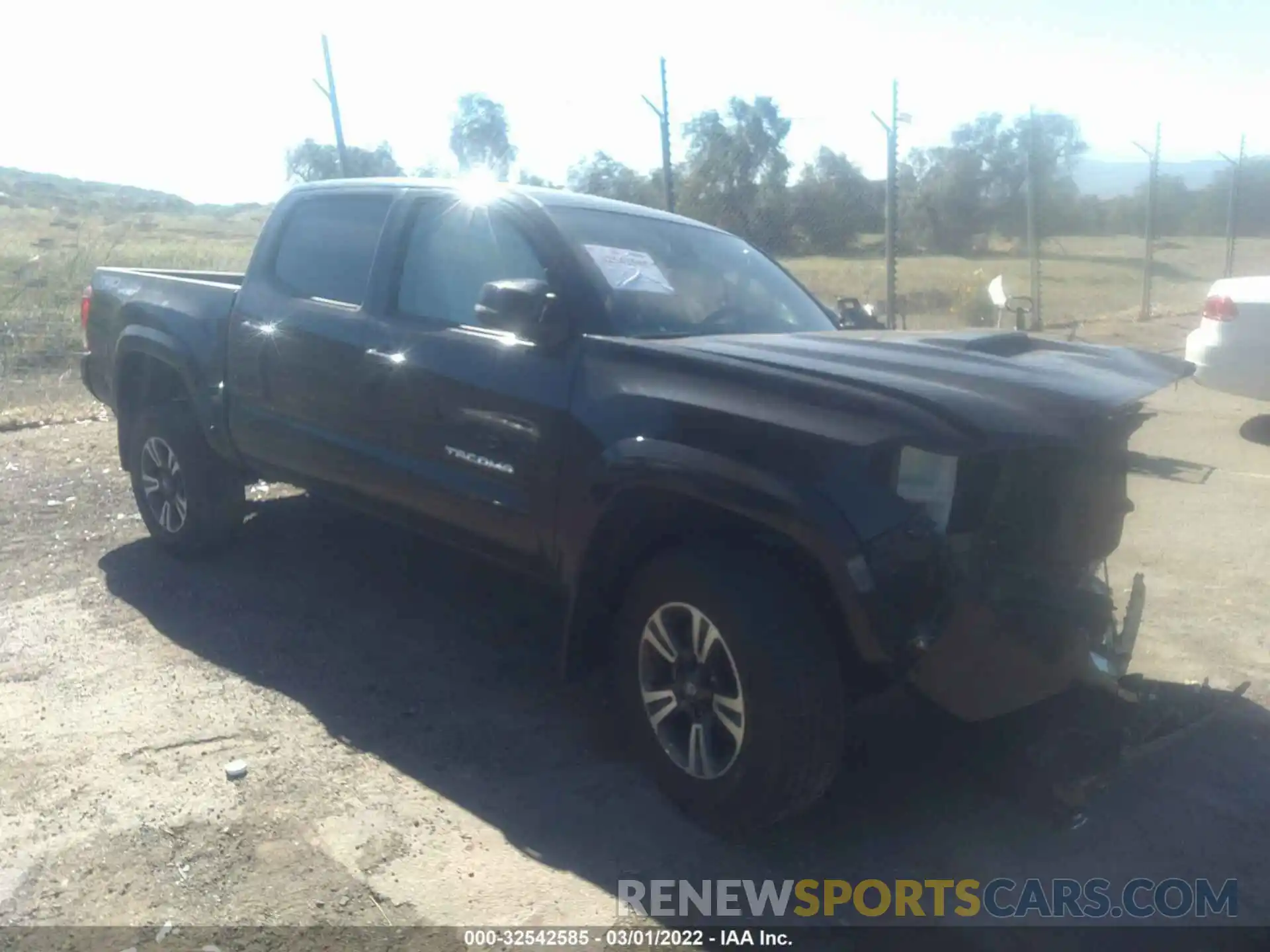 1 Photograph of a damaged car 3TMCZ5AN6KM270747 TOYOTA TACOMA 4WD 2019