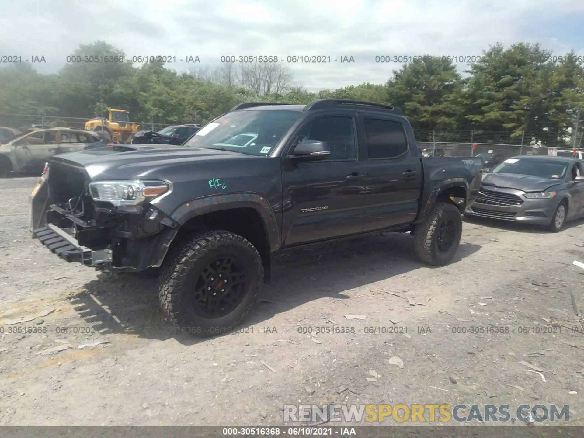 2 Фотография поврежденного автомобиля 3TMCZ5AN6KM276001 TOYOTA TACOMA 4WD 2019