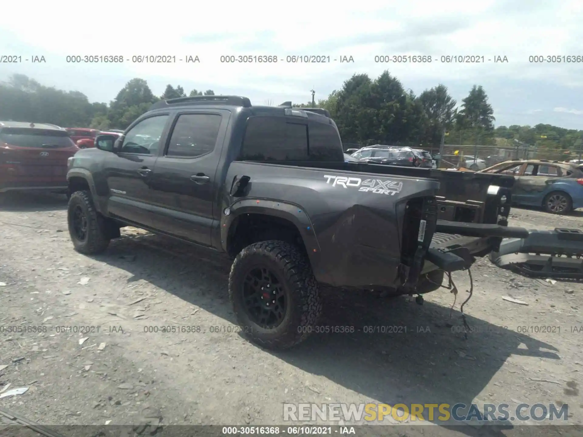 3 Фотография поврежденного автомобиля 3TMCZ5AN6KM276001 TOYOTA TACOMA 4WD 2019