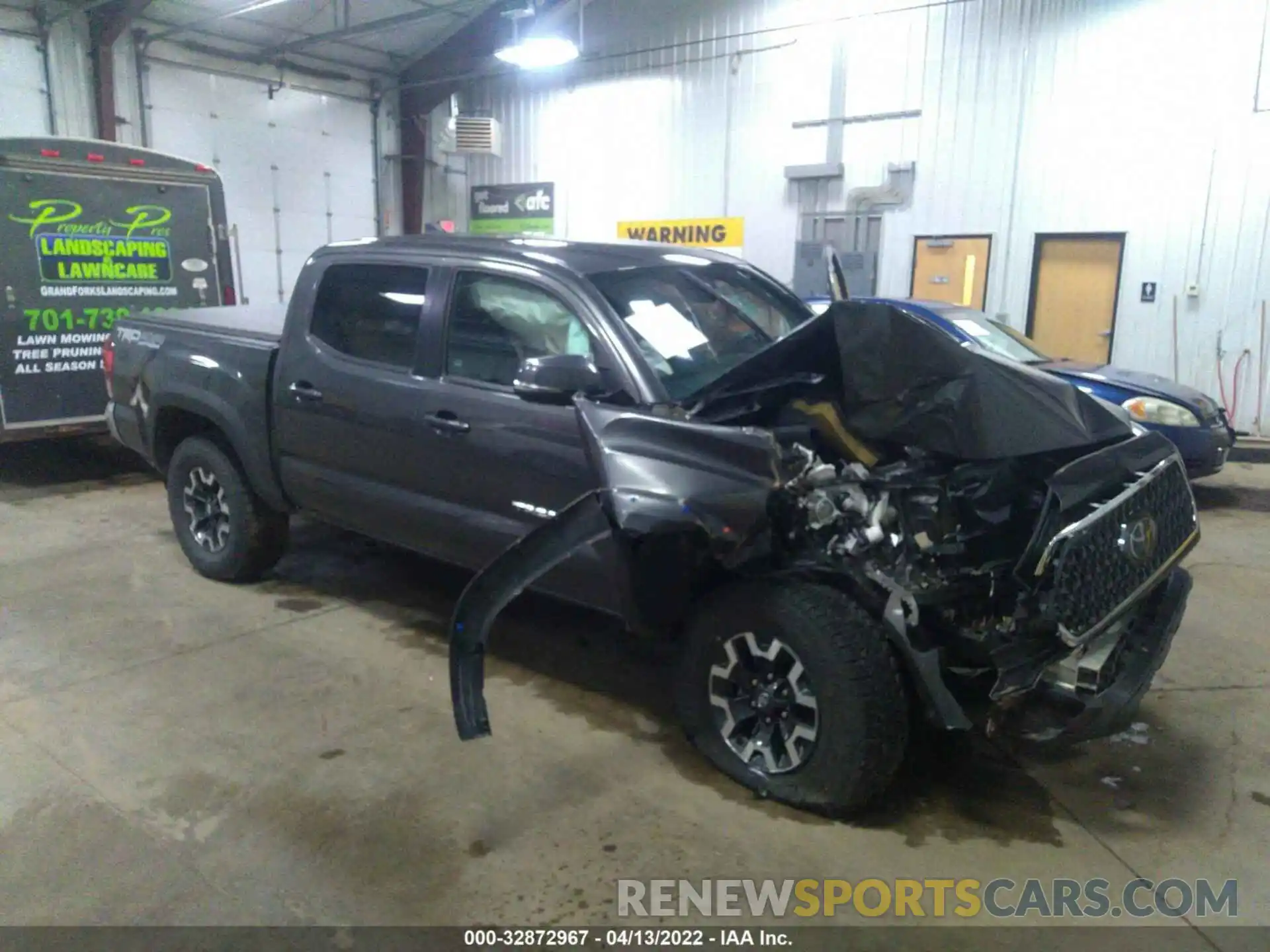 1 Photograph of a damaged car 3TMCZ5AN6KM276323 TOYOTA TACOMA 4WD 2019