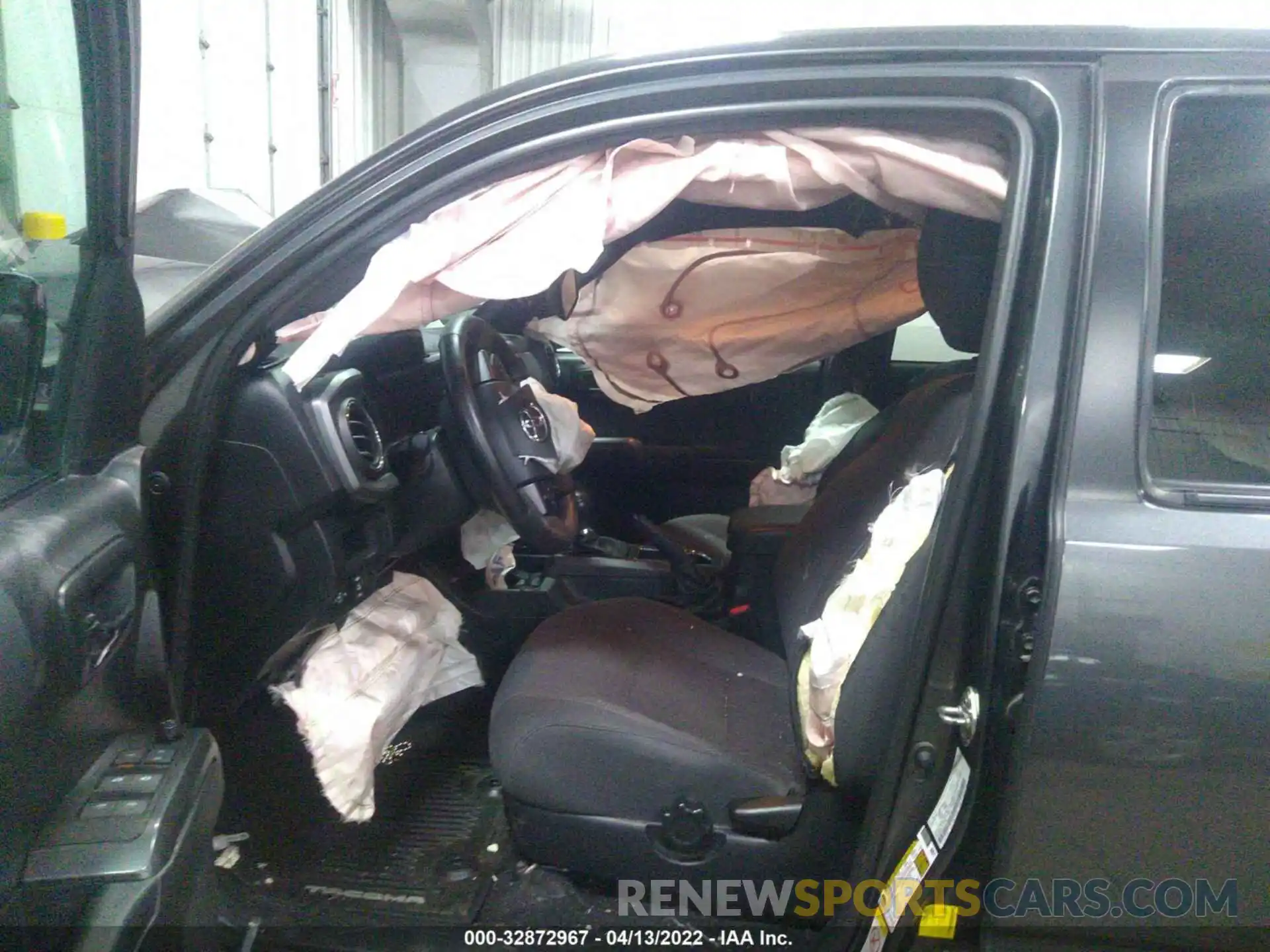 5 Photograph of a damaged car 3TMCZ5AN6KM276323 TOYOTA TACOMA 4WD 2019