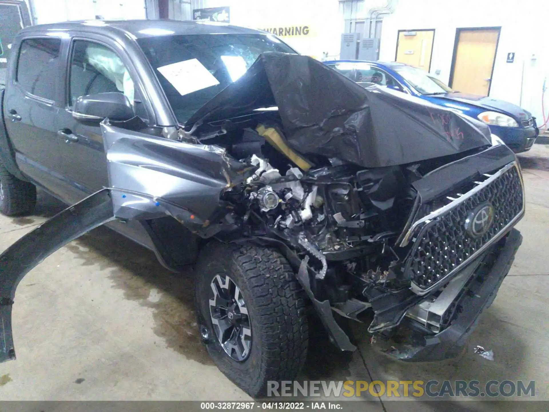 6 Photograph of a damaged car 3TMCZ5AN6KM276323 TOYOTA TACOMA 4WD 2019