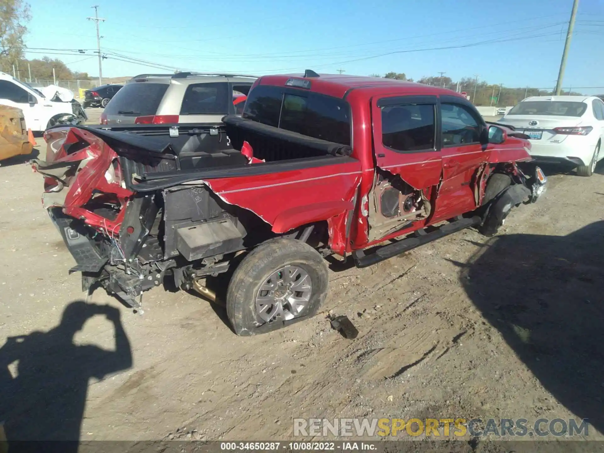 4 Photograph of a damaged car 3TMCZ5AN7KM202005 TOYOTA TACOMA 4WD 2019