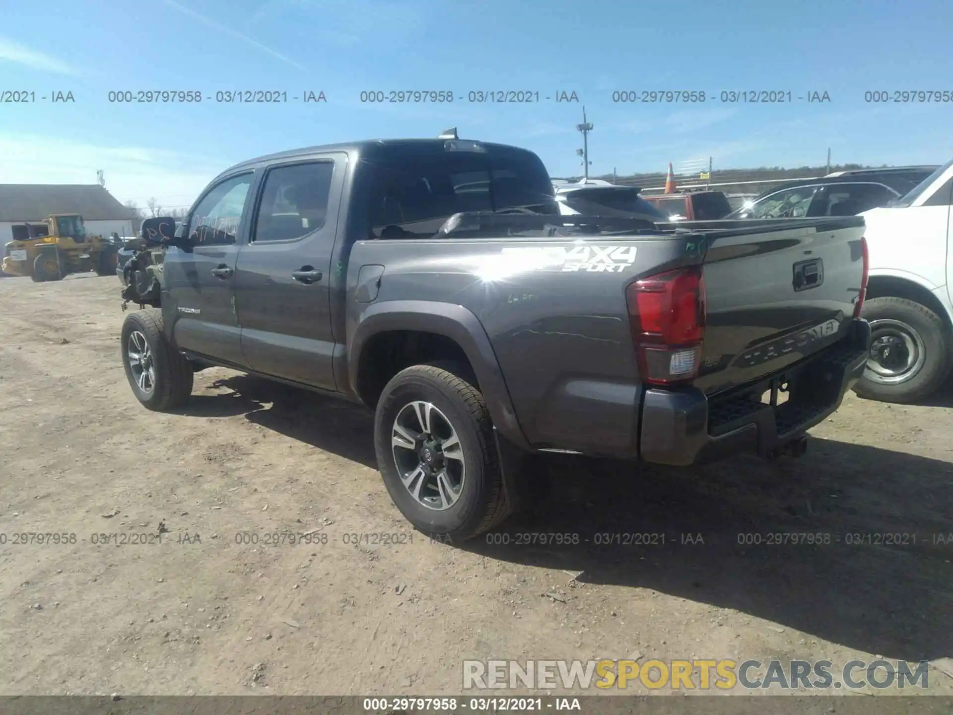 3 Фотография поврежденного автомобиля 3TMCZ5AN7KM216910 TOYOTA TACOMA 4WD 2019