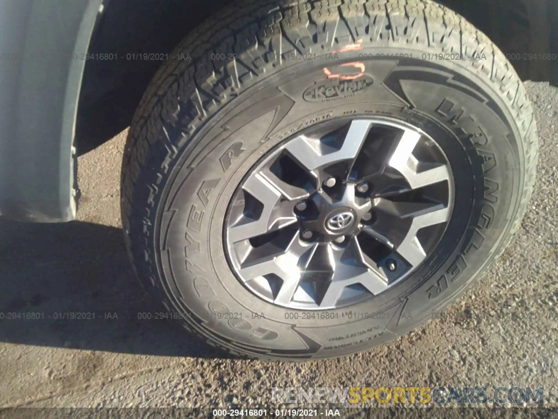 14 Фотография поврежденного автомобиля 3TMCZ5AN7KM218026 TOYOTA TACOMA 4WD 2019