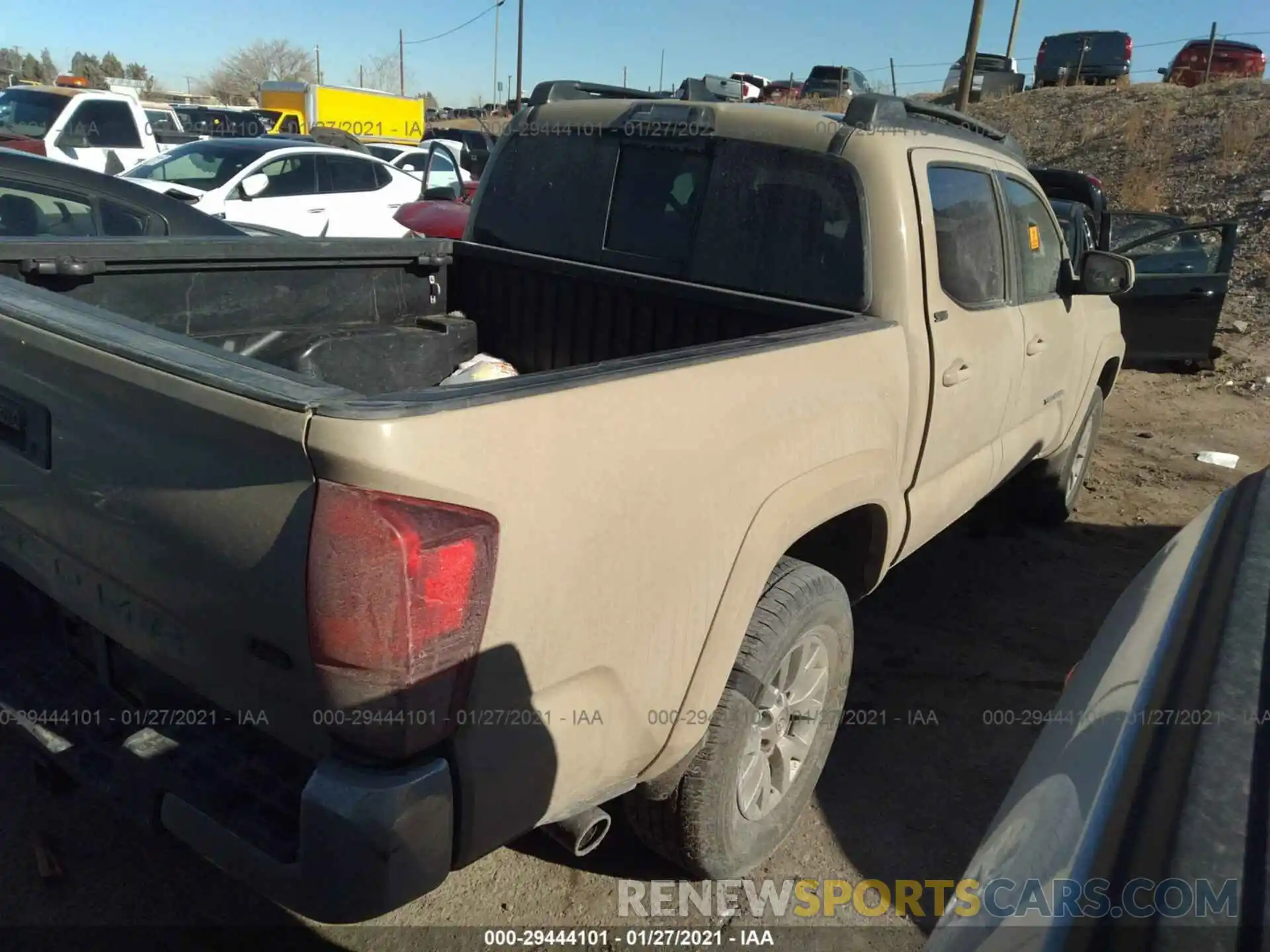 4 Фотография поврежденного автомобиля 3TMCZ5AN7KM238325 TOYOTA TACOMA 4WD 2019