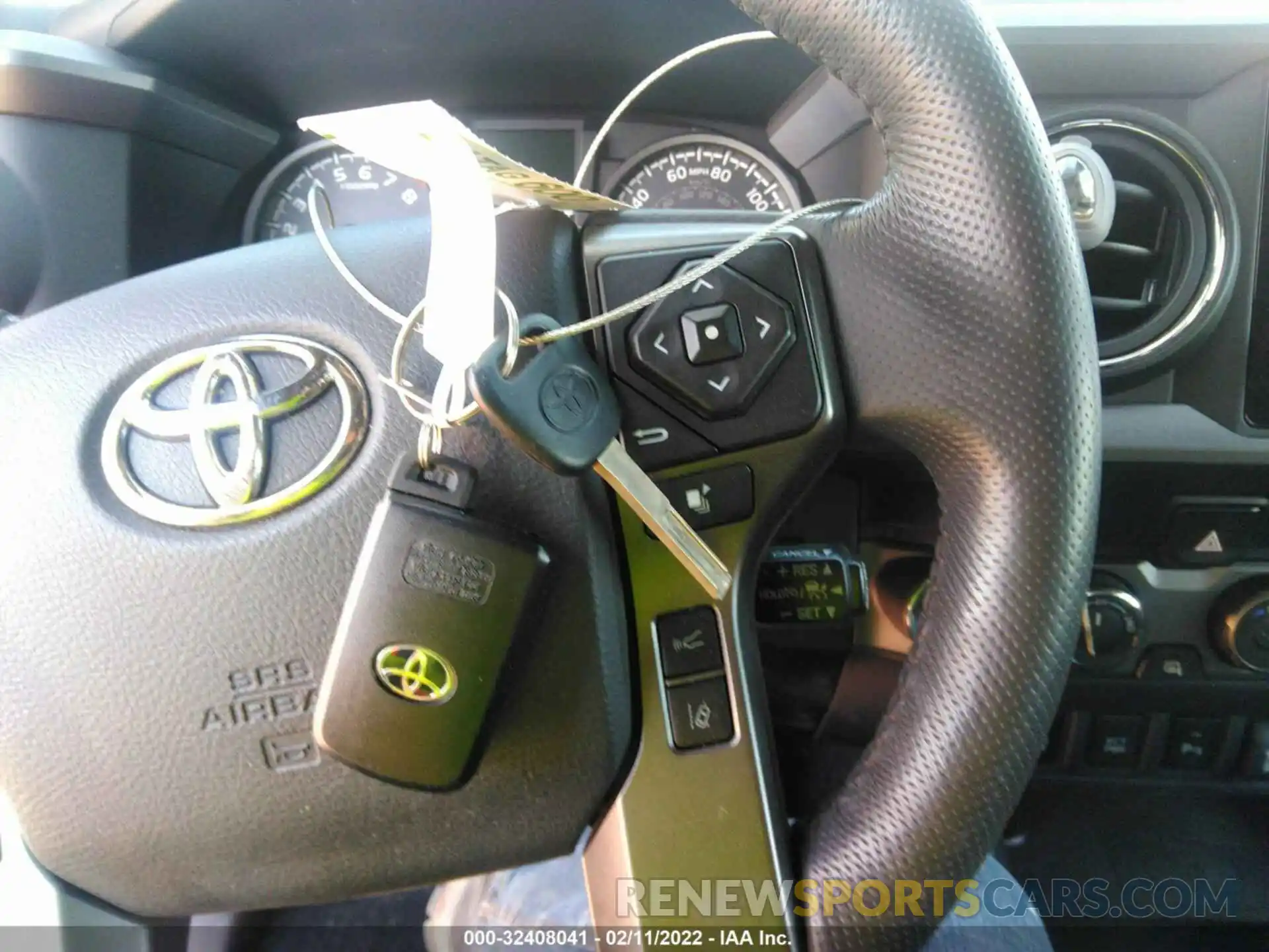 11 Photograph of a damaged car 3TMCZ5AN7KM261118 TOYOTA TACOMA 4WD 2019