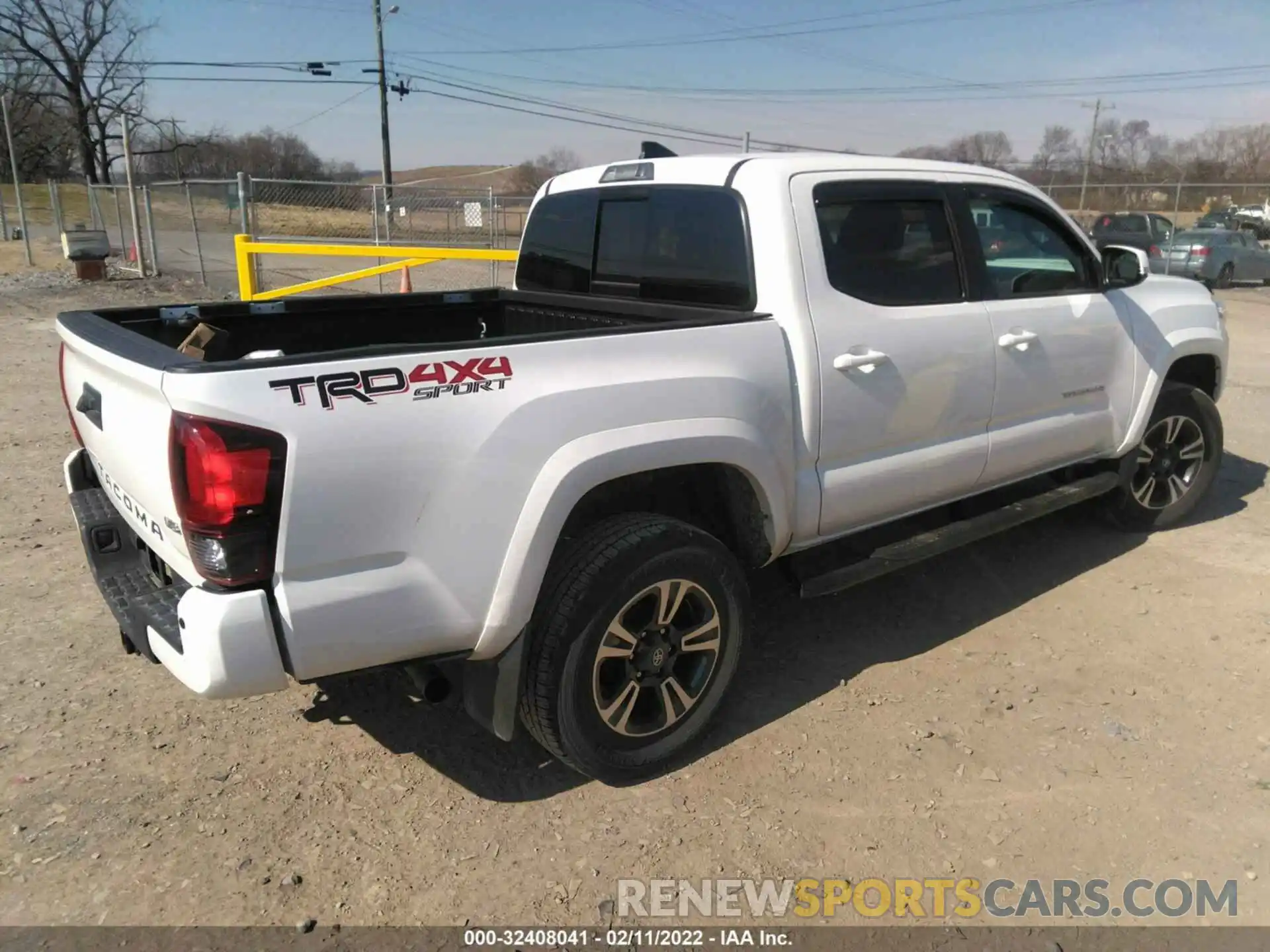 4 Photograph of a damaged car 3TMCZ5AN7KM261118 TOYOTA TACOMA 4WD 2019