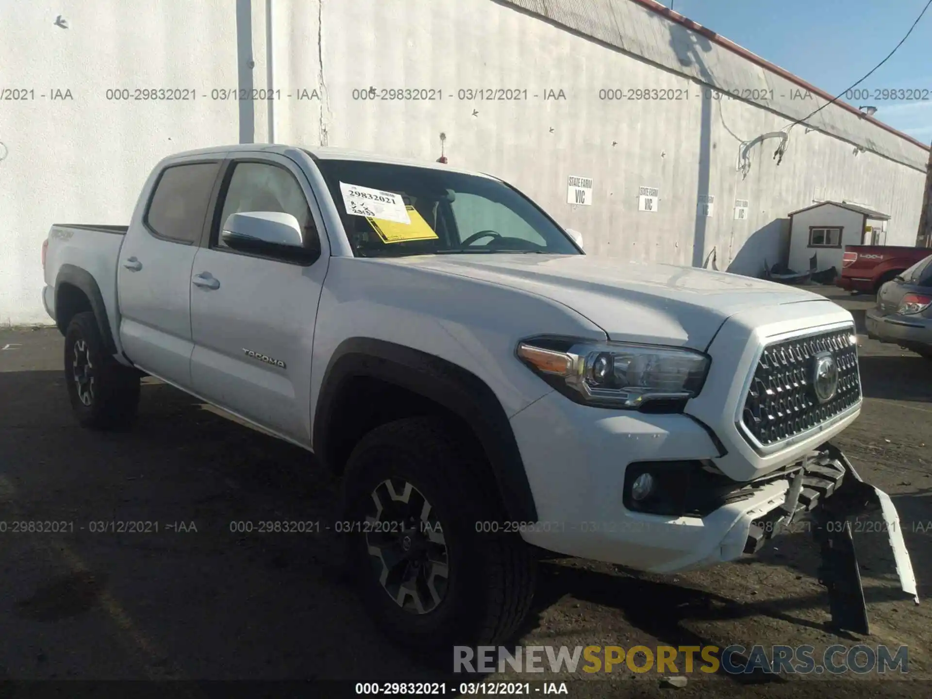 1 Photograph of a damaged car 3TMCZ5AN7KM268165 TOYOTA TACOMA 4WD 2019