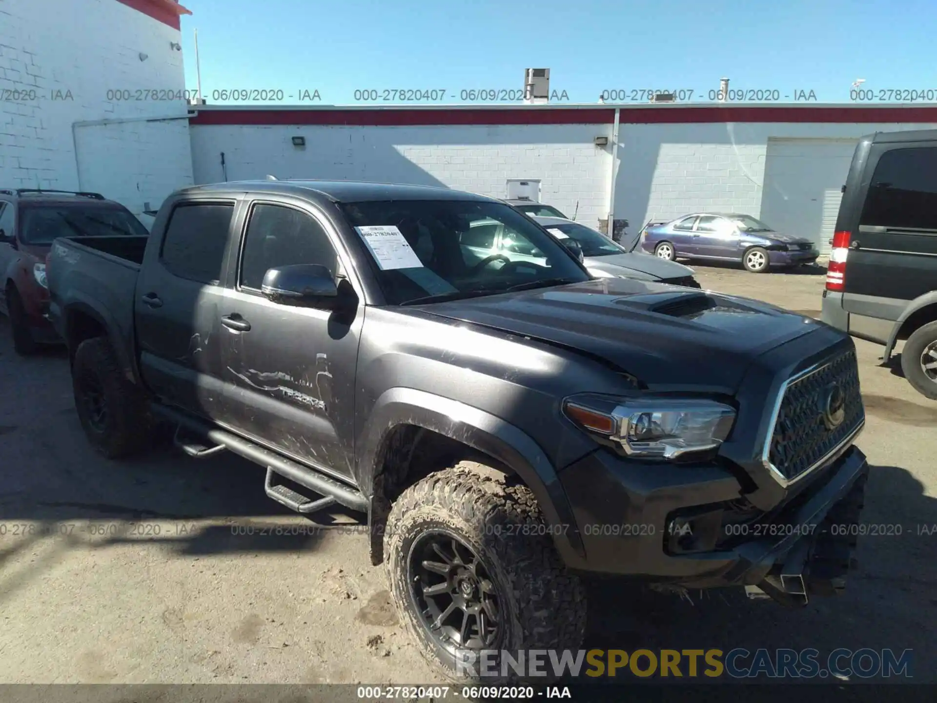 1 Photograph of a damaged car 3TMCZ5AN7KM274287 TOYOTA TACOMA 4WD 2019