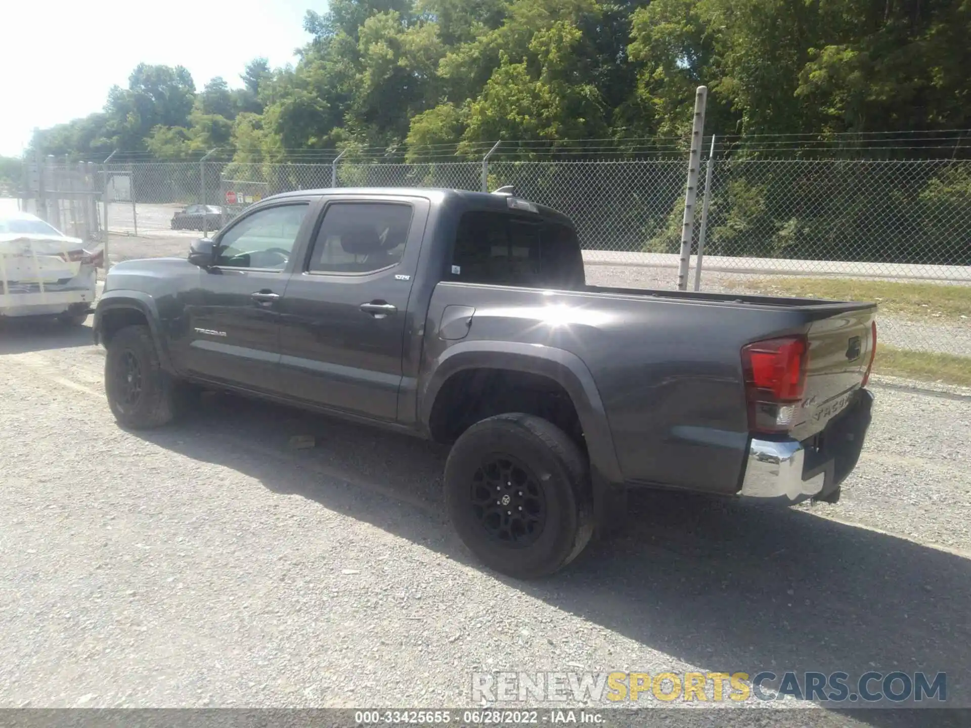 3 Photograph of a damaged car 3TMCZ5AN7KM281403 TOYOTA TACOMA 4WD 2019