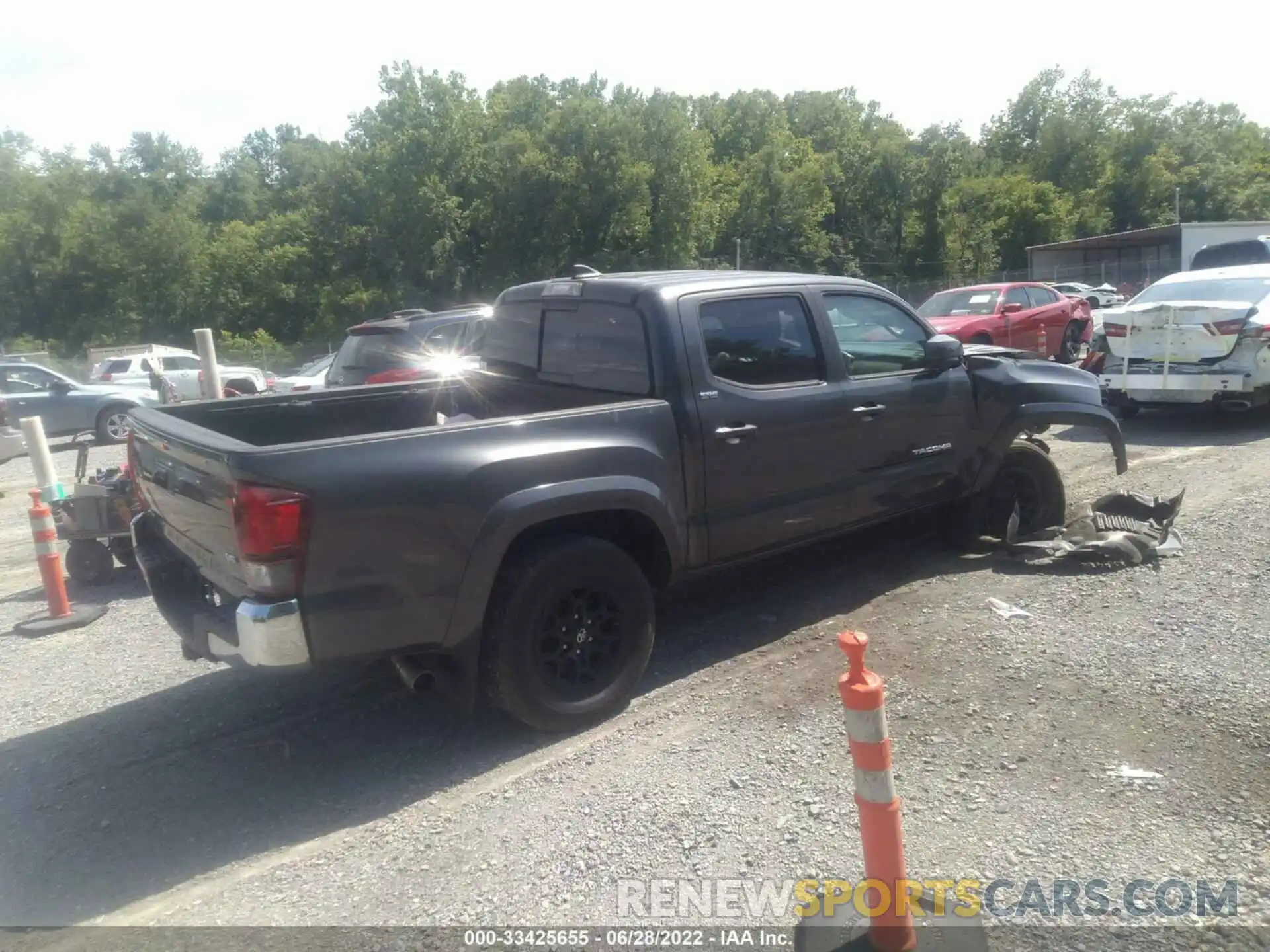 4 Photograph of a damaged car 3TMCZ5AN7KM281403 TOYOTA TACOMA 4WD 2019