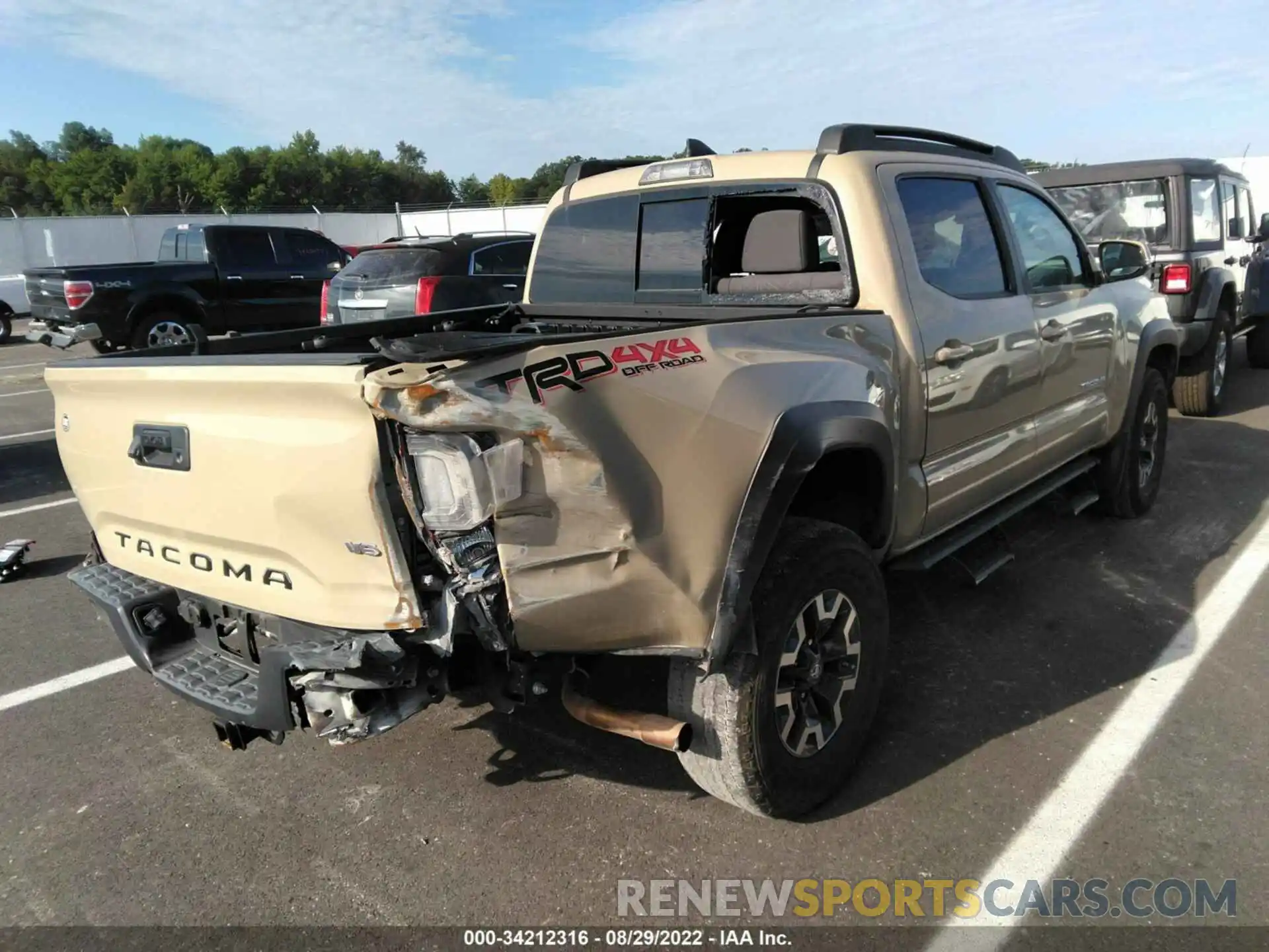 4 Photograph of a damaged car 3TMCZ5AN7KM282857 TOYOTA TACOMA 4WD 2019