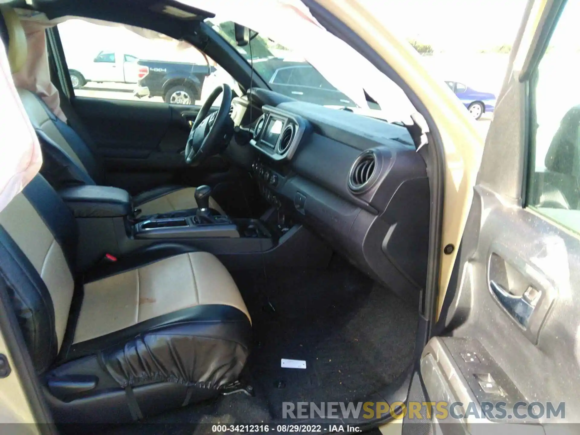 5 Photograph of a damaged car 3TMCZ5AN7KM282857 TOYOTA TACOMA 4WD 2019