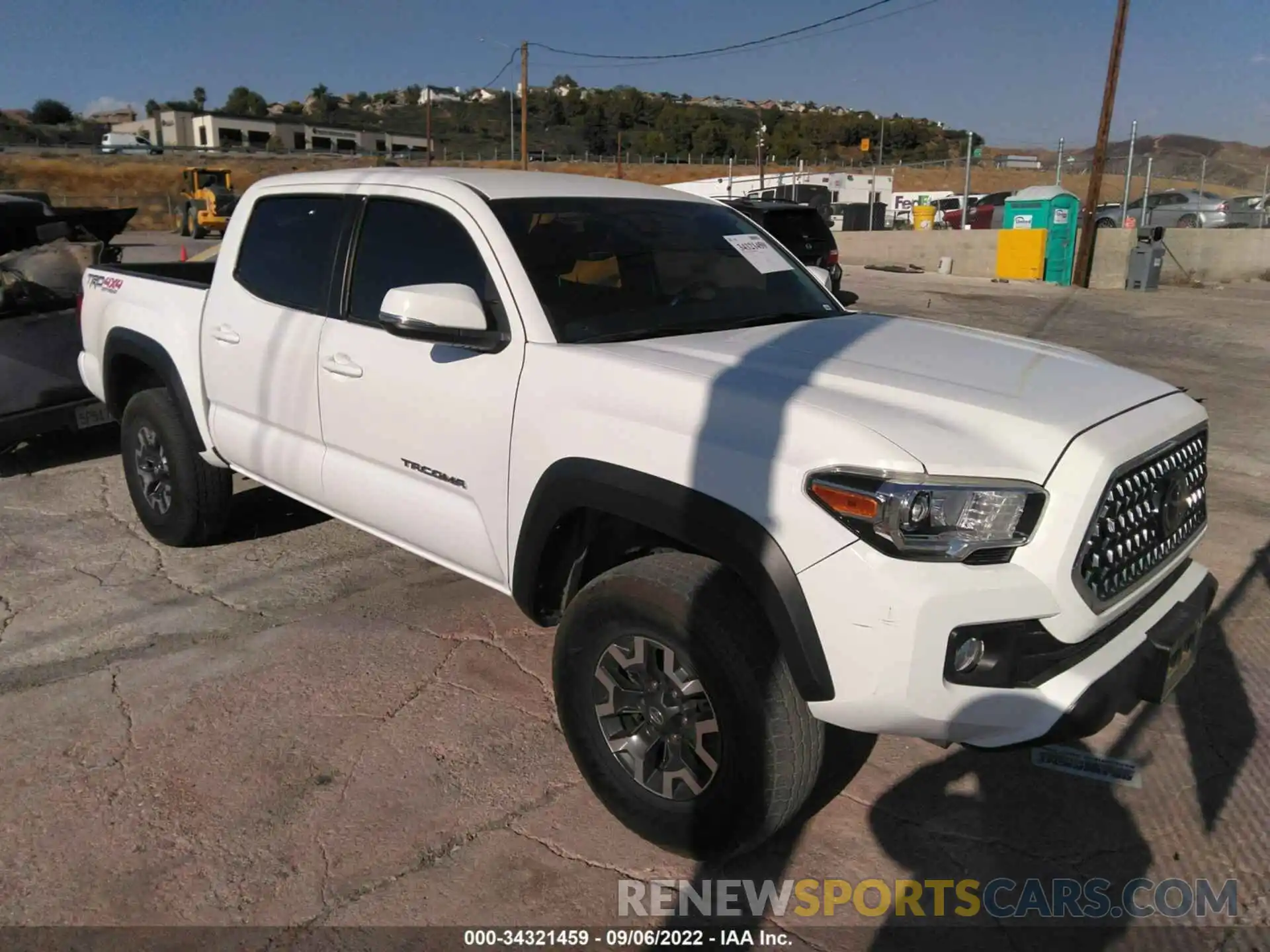 1 Photograph of a damaged car 3TMCZ5AN7KM283829 TOYOTA TACOMA 4WD 2019