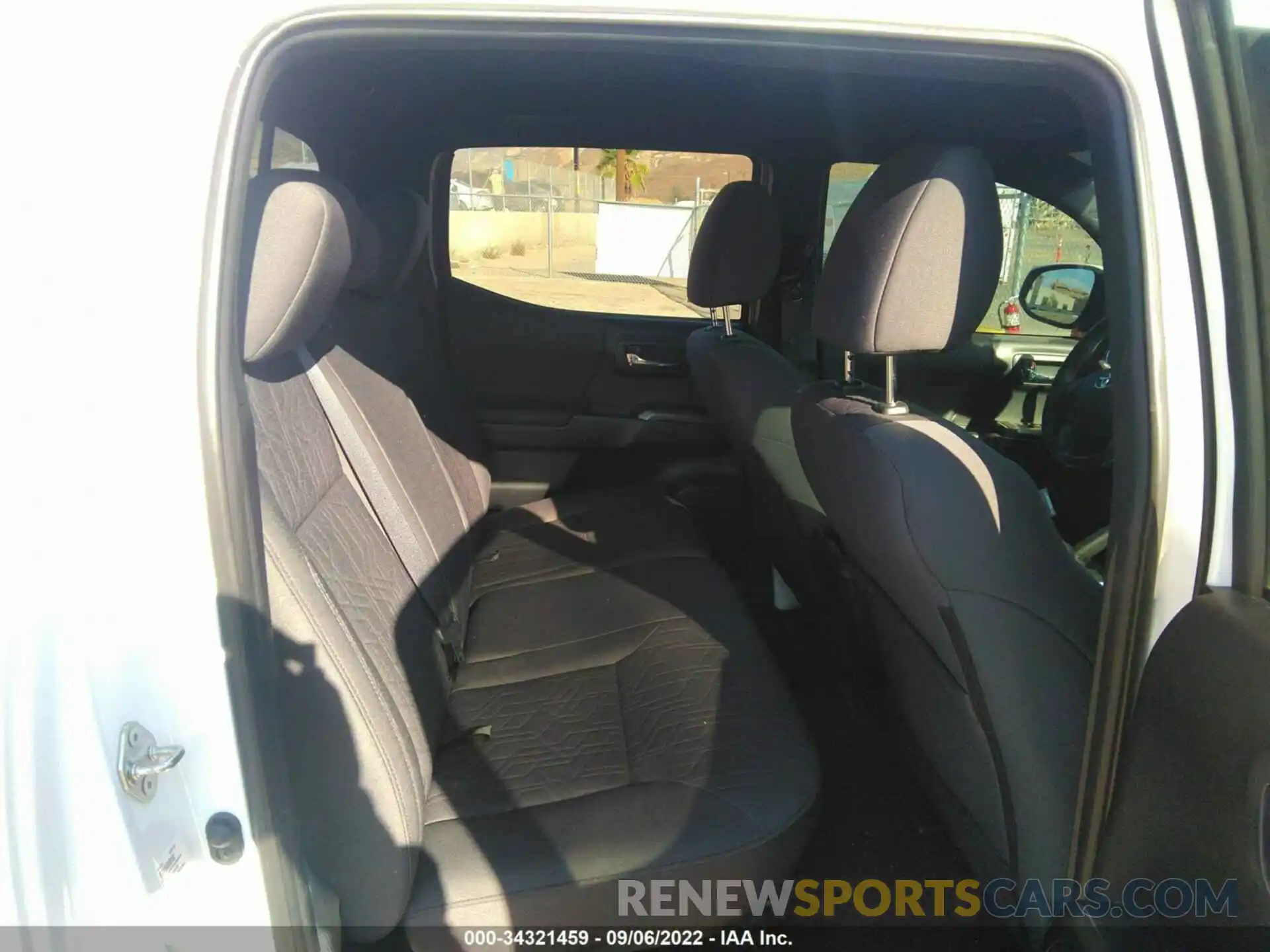 8 Photograph of a damaged car 3TMCZ5AN7KM283829 TOYOTA TACOMA 4WD 2019