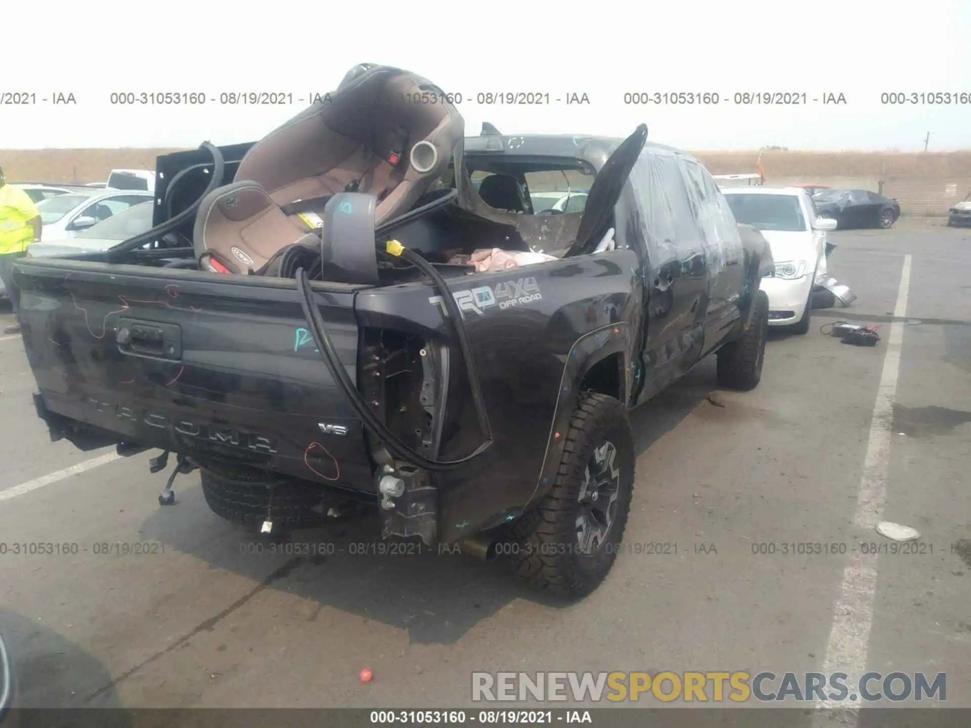 4 Photograph of a damaged car 3TMCZ5AN7KM287511 TOYOTA TACOMA 4WD 2019