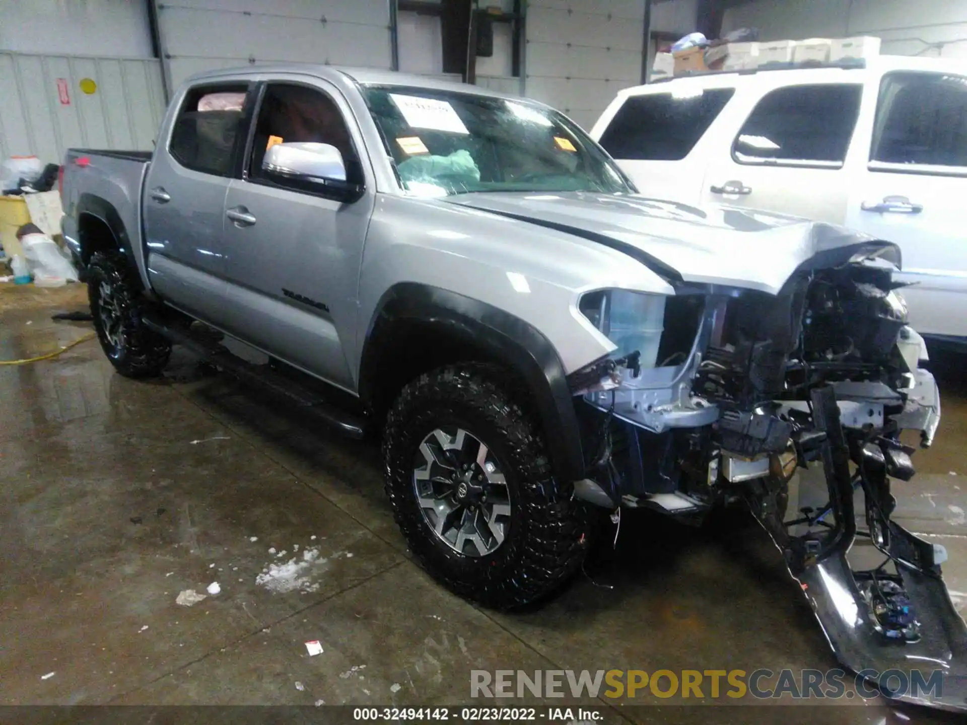 1 Photograph of a damaged car 3TMCZ5AN8KM201378 TOYOTA TACOMA 4WD 2019