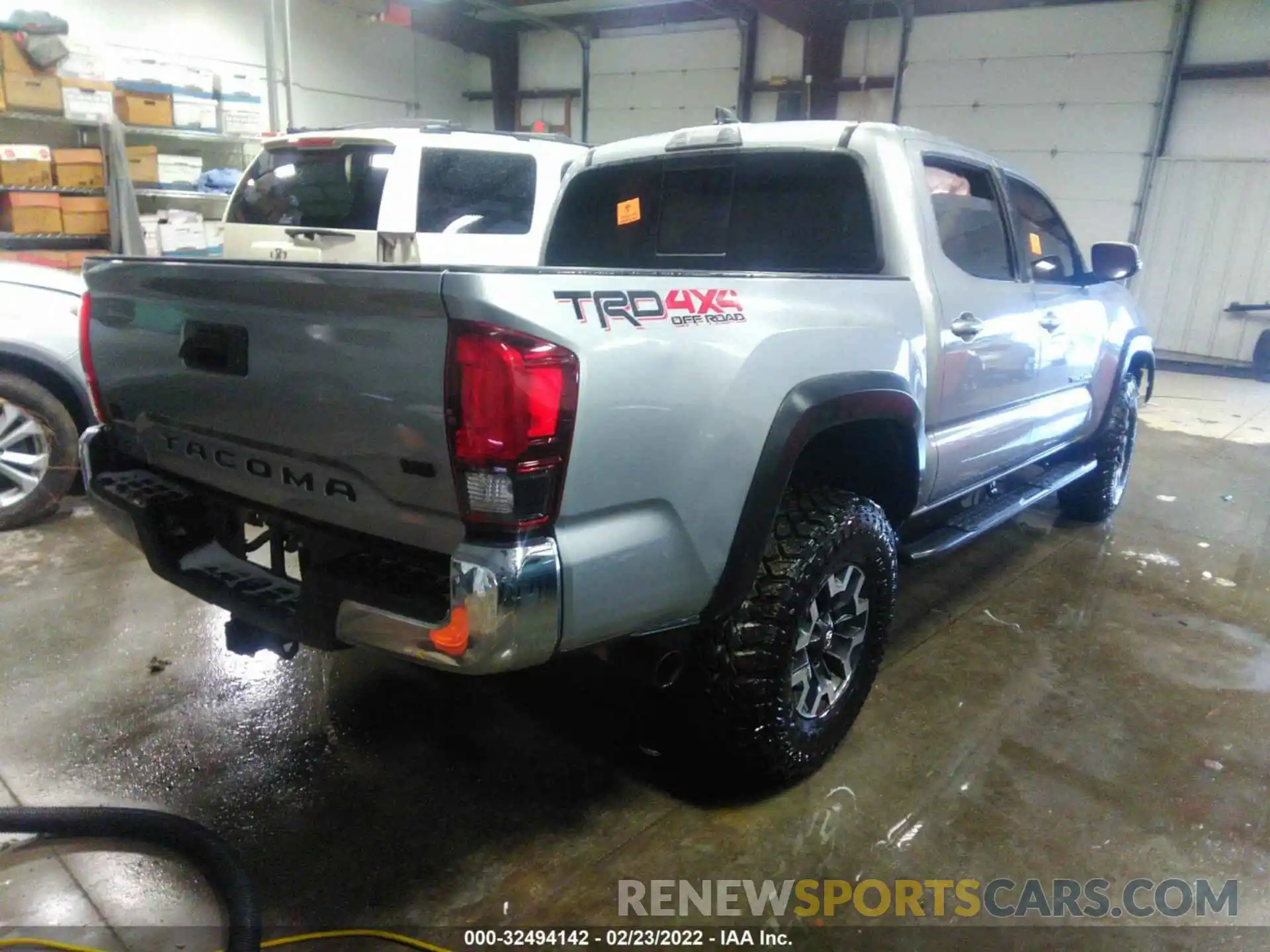 4 Photograph of a damaged car 3TMCZ5AN8KM201378 TOYOTA TACOMA 4WD 2019