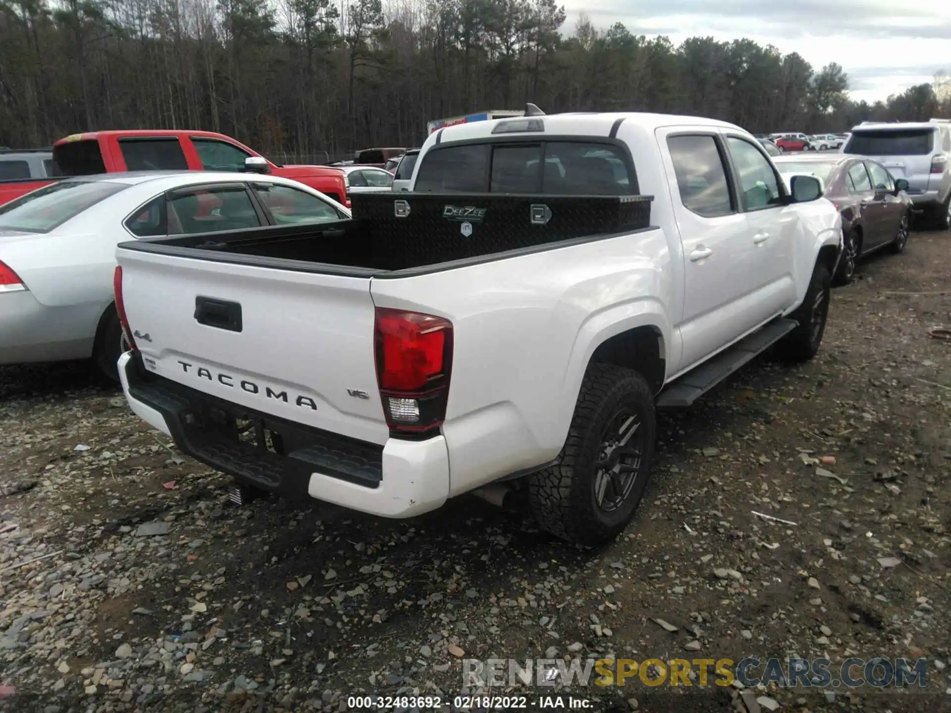 4 Photograph of a damaged car 3TMCZ5AN8KM208105 TOYOTA TACOMA 4WD 2019