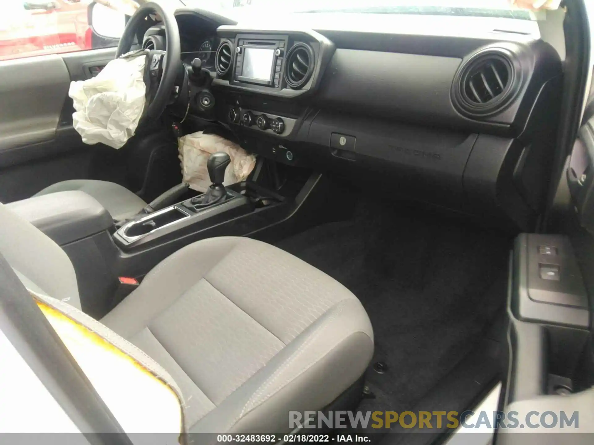 5 Photograph of a damaged car 3TMCZ5AN8KM208105 TOYOTA TACOMA 4WD 2019