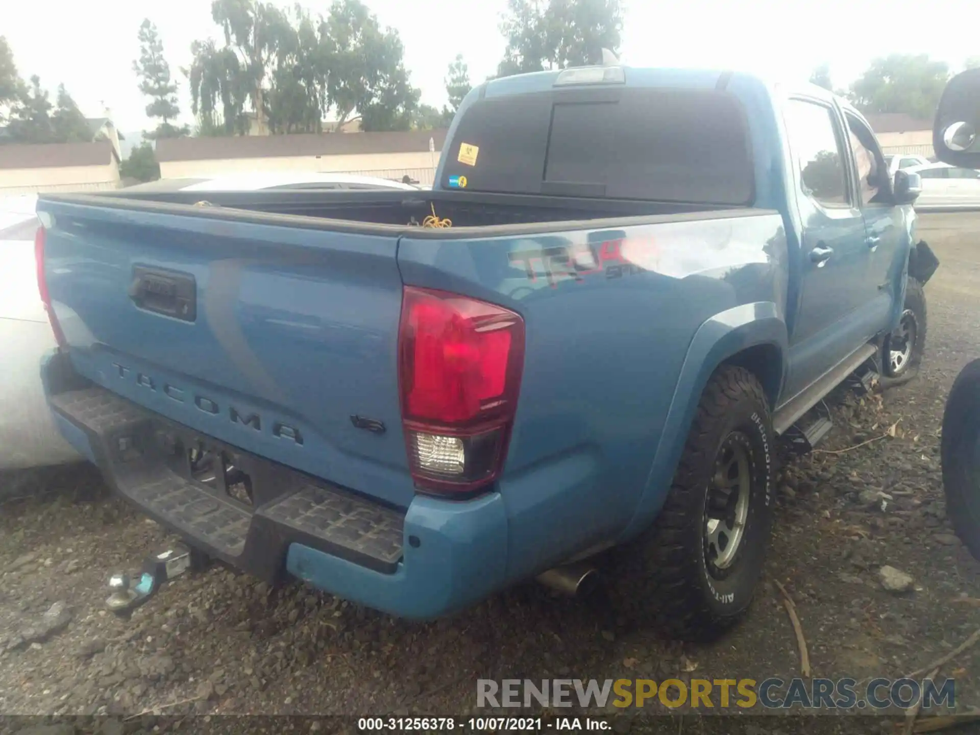 4 Photograph of a damaged car 3TMCZ5AN8KM208279 TOYOTA TACOMA 4WD 2019