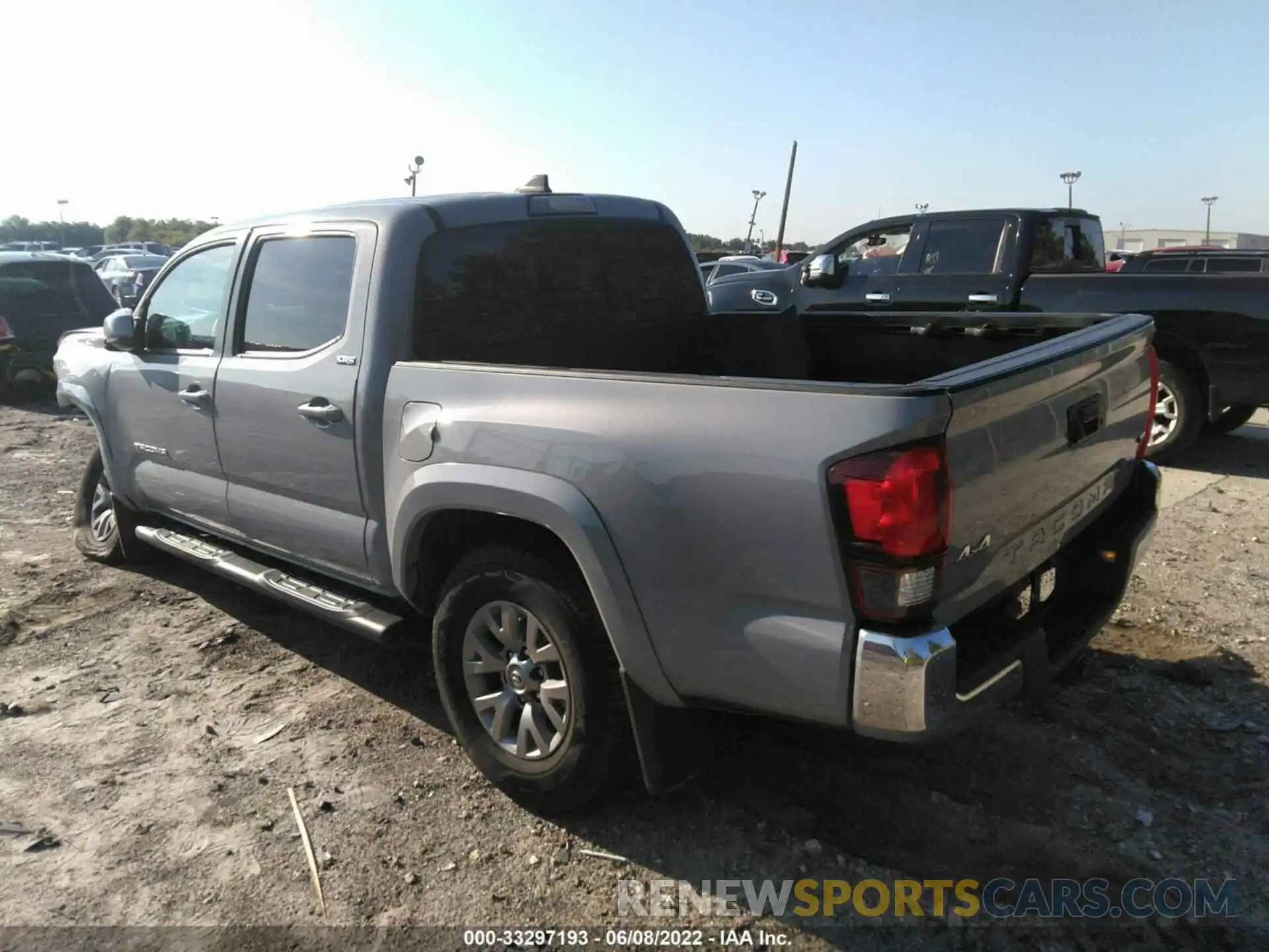 3 Фотография поврежденного автомобиля 3TMCZ5AN8KM213434 TOYOTA TACOMA 4WD 2019