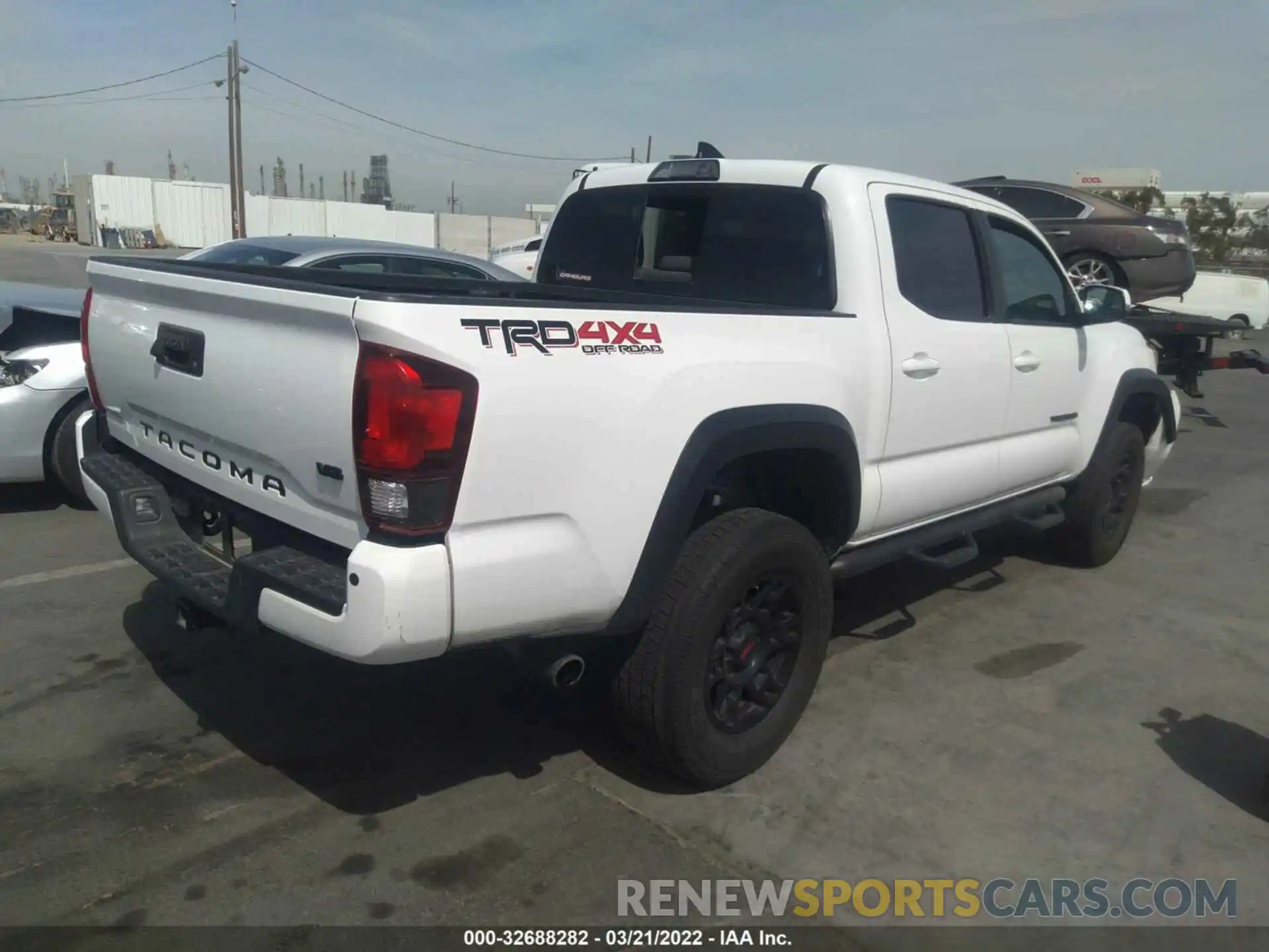 4 Photograph of a damaged car 3TMCZ5AN8KM218939 TOYOTA TACOMA 4WD 2019