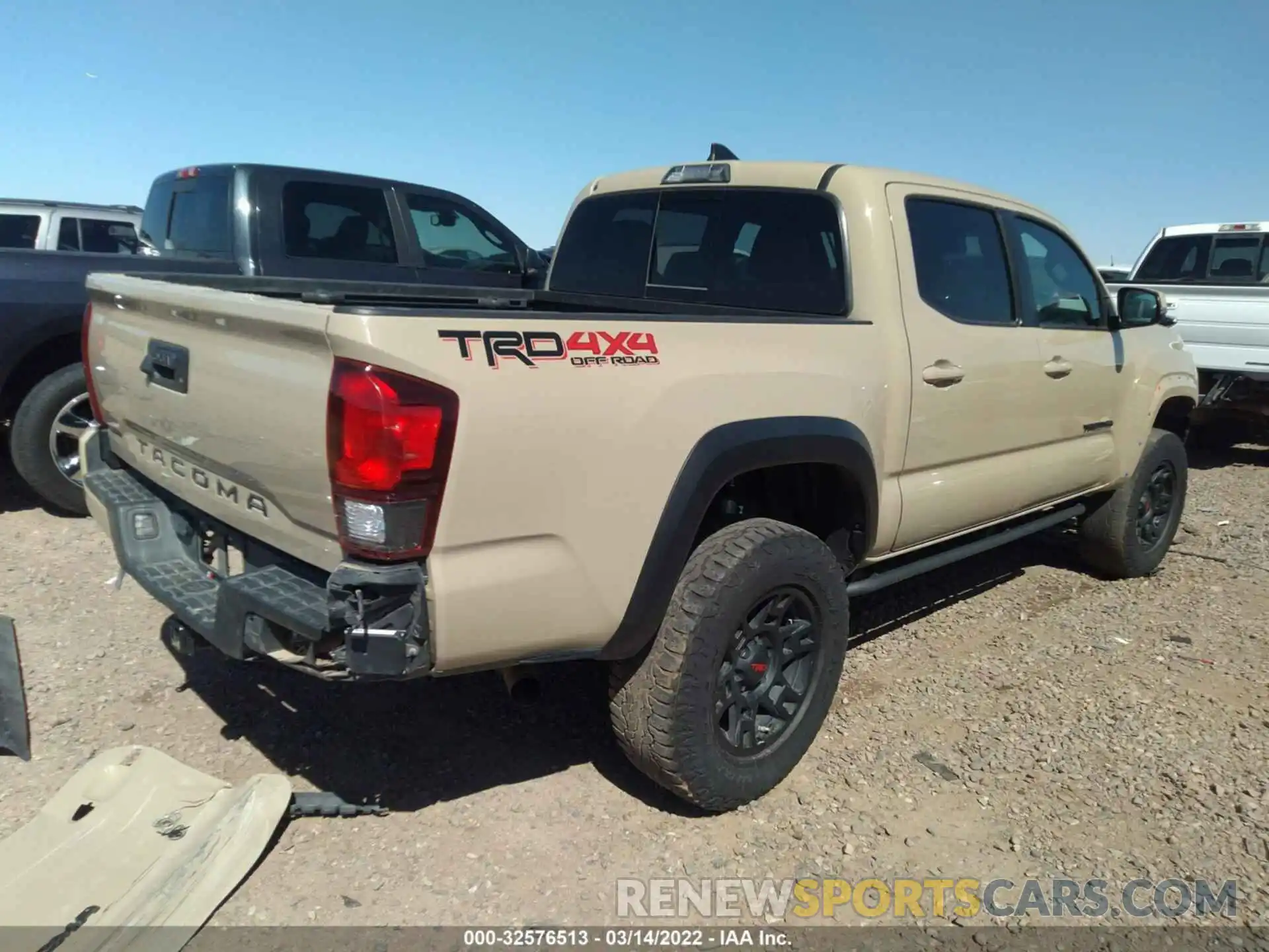 4 Фотография поврежденного автомобиля 3TMCZ5AN8KM221923 TOYOTA TACOMA 4WD 2019