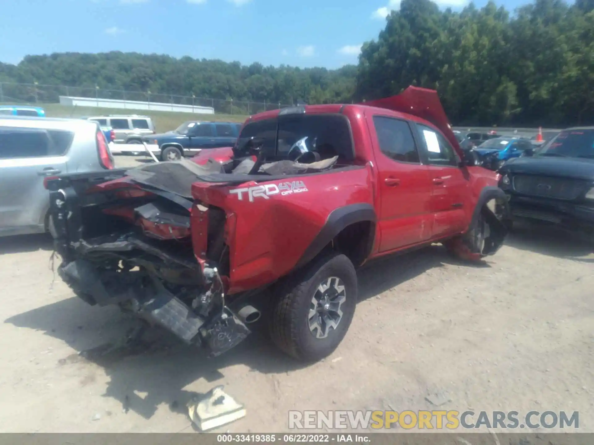 4 Photograph of a damaged car 3TMCZ5AN8KM222053 TOYOTA TACOMA 4WD 2019