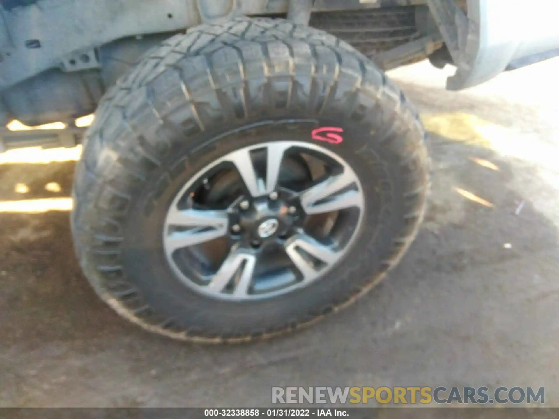 13 Photograph of a damaged car 3TMCZ5AN8KM231836 TOYOTA TACOMA 4WD 2019