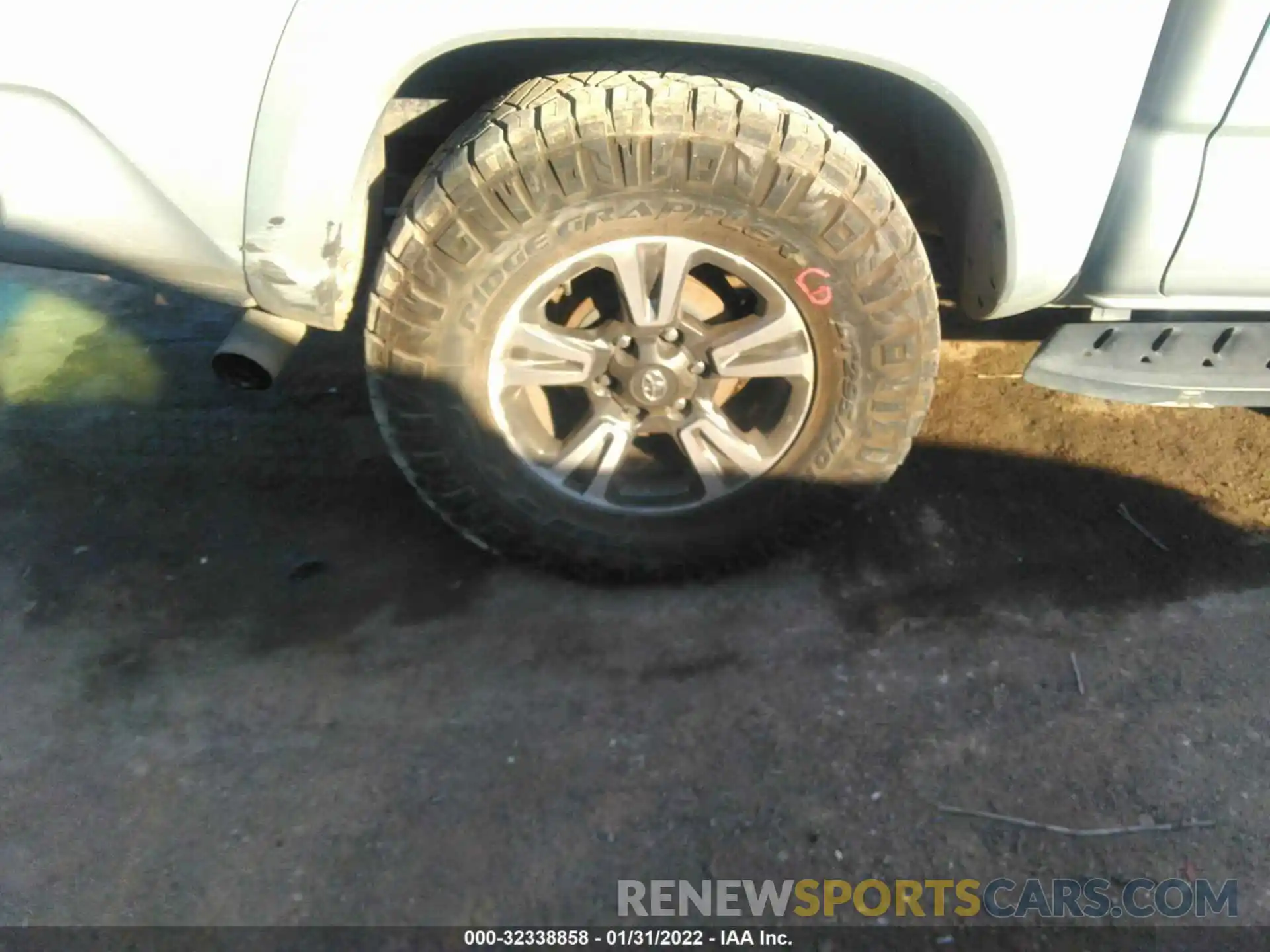 15 Photograph of a damaged car 3TMCZ5AN8KM231836 TOYOTA TACOMA 4WD 2019