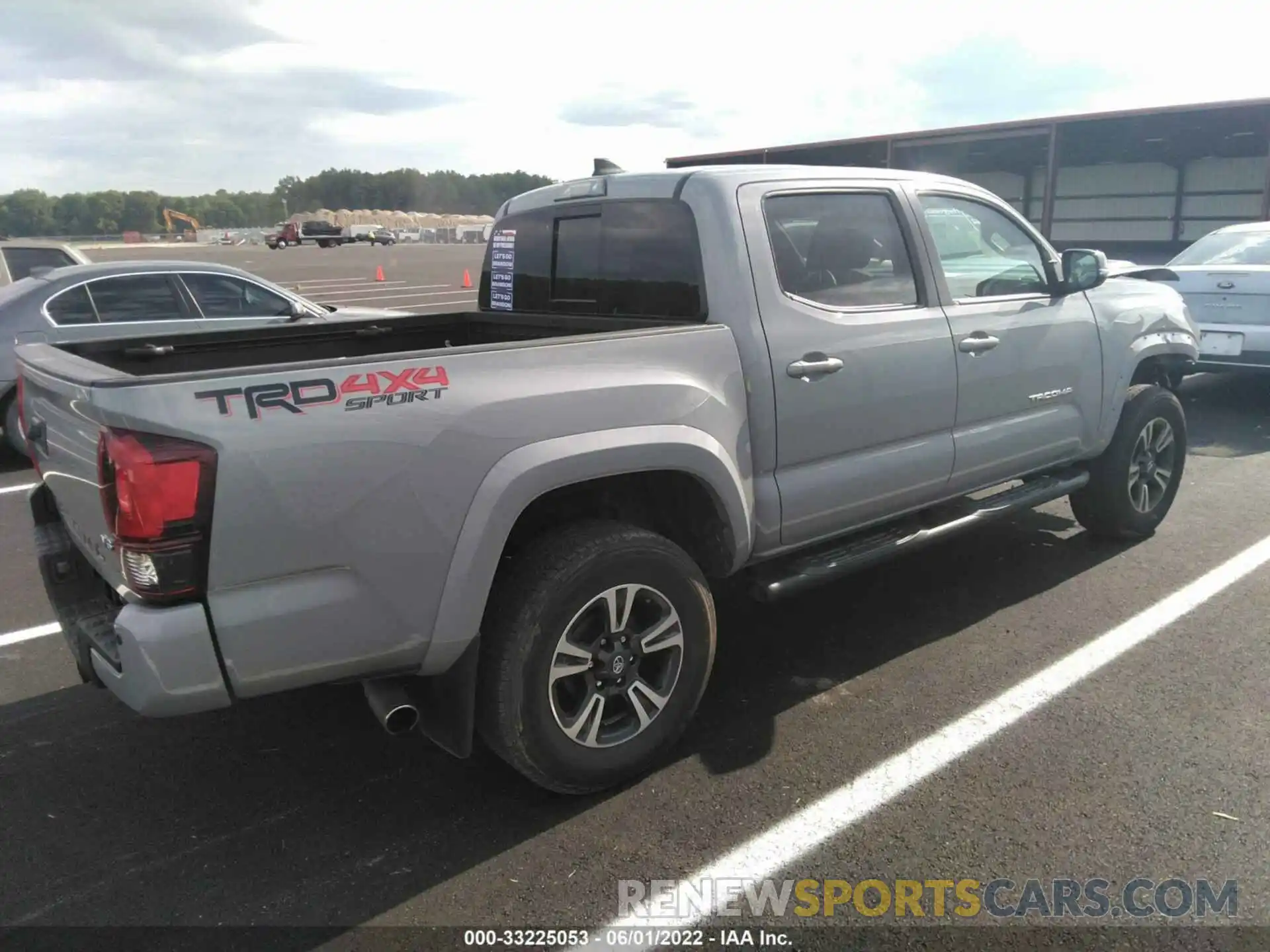 4 Photograph of a damaged car 3TMCZ5AN8KM232243 TOYOTA TACOMA 4WD 2019