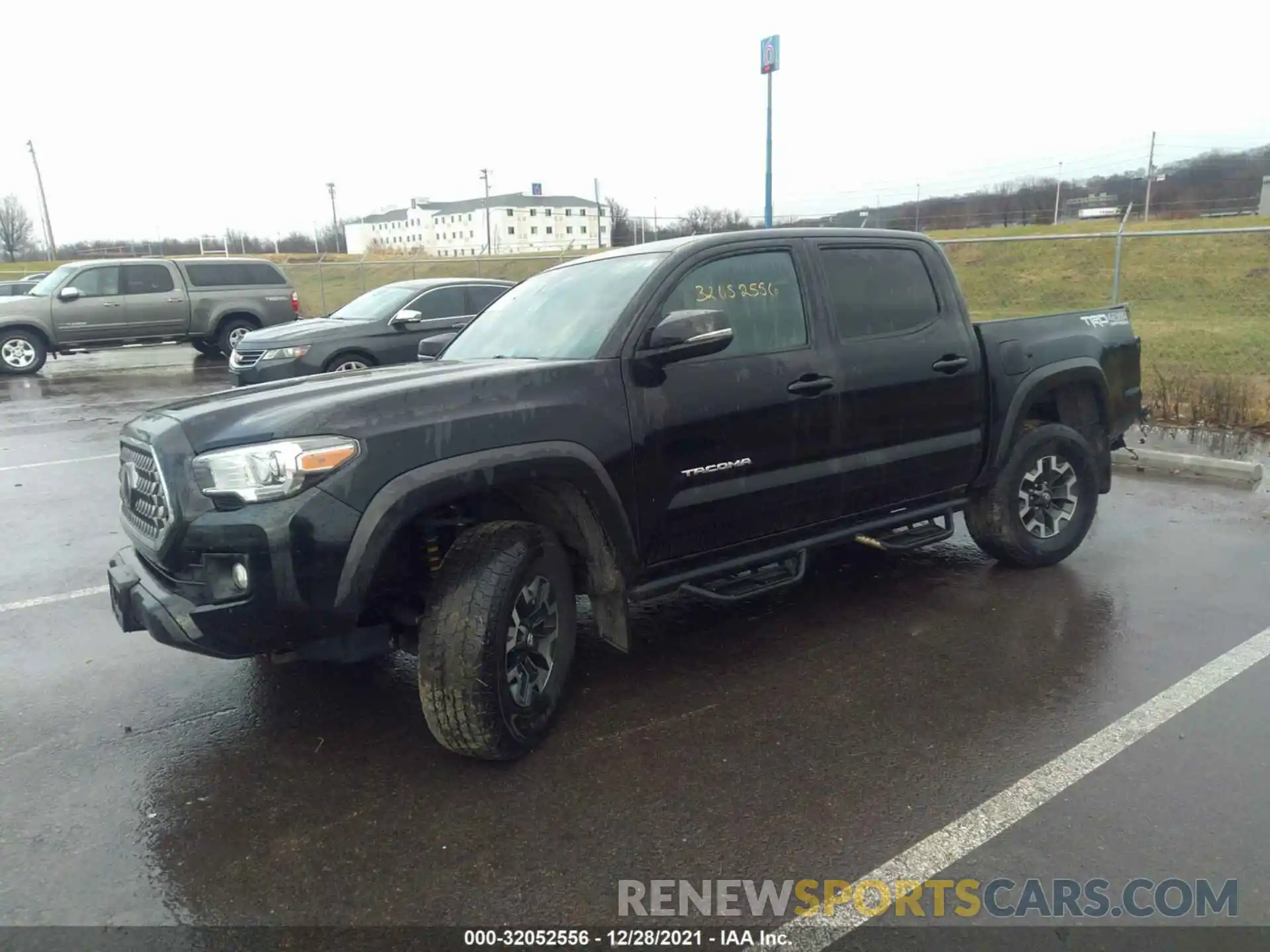 2 Photograph of a damaged car 3TMCZ5AN8KM236518 TOYOTA TACOMA 4WD 2019