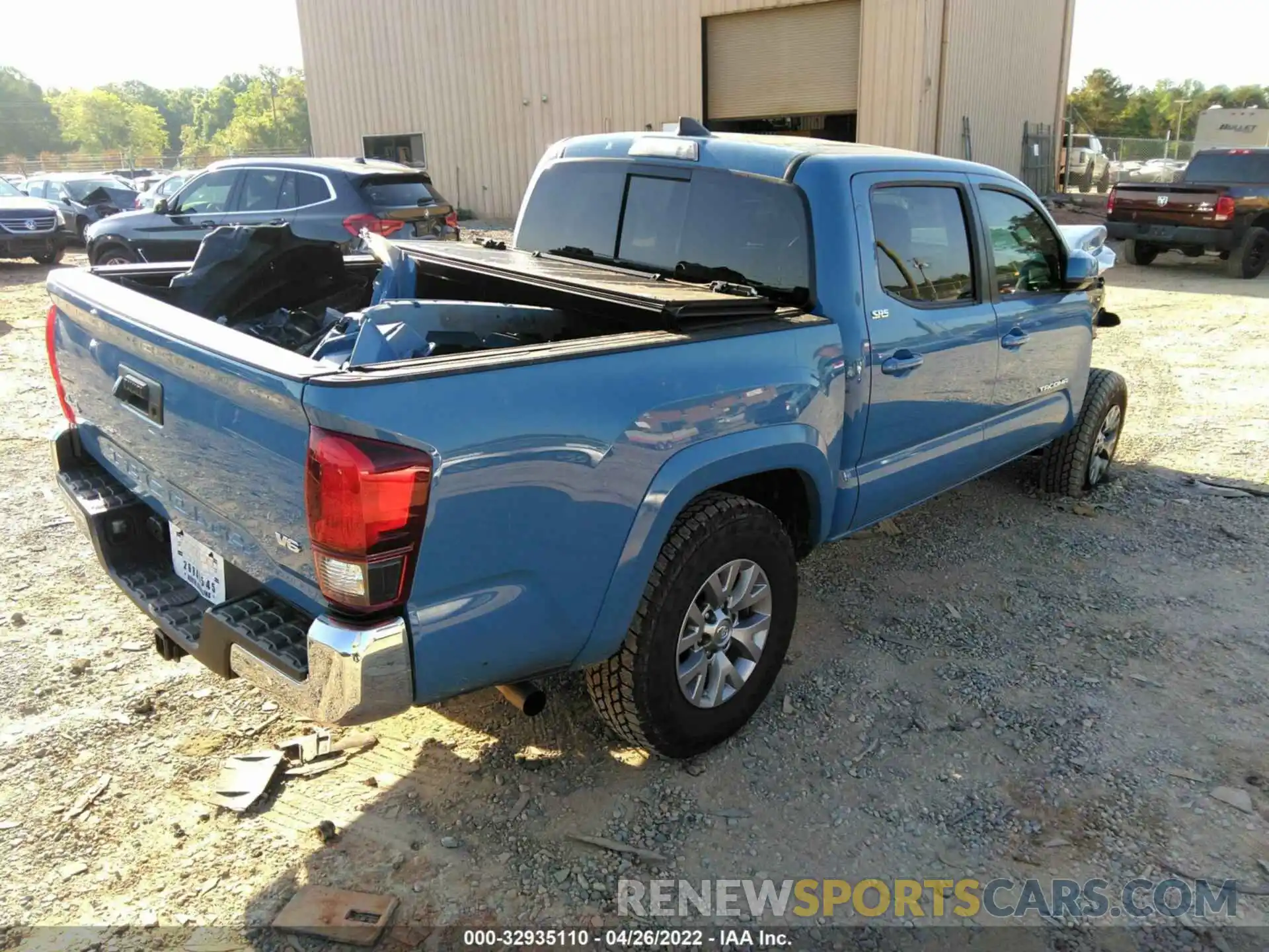 4 Photograph of a damaged car 3TMCZ5AN8KM238267 TOYOTA TACOMA 4WD 2019