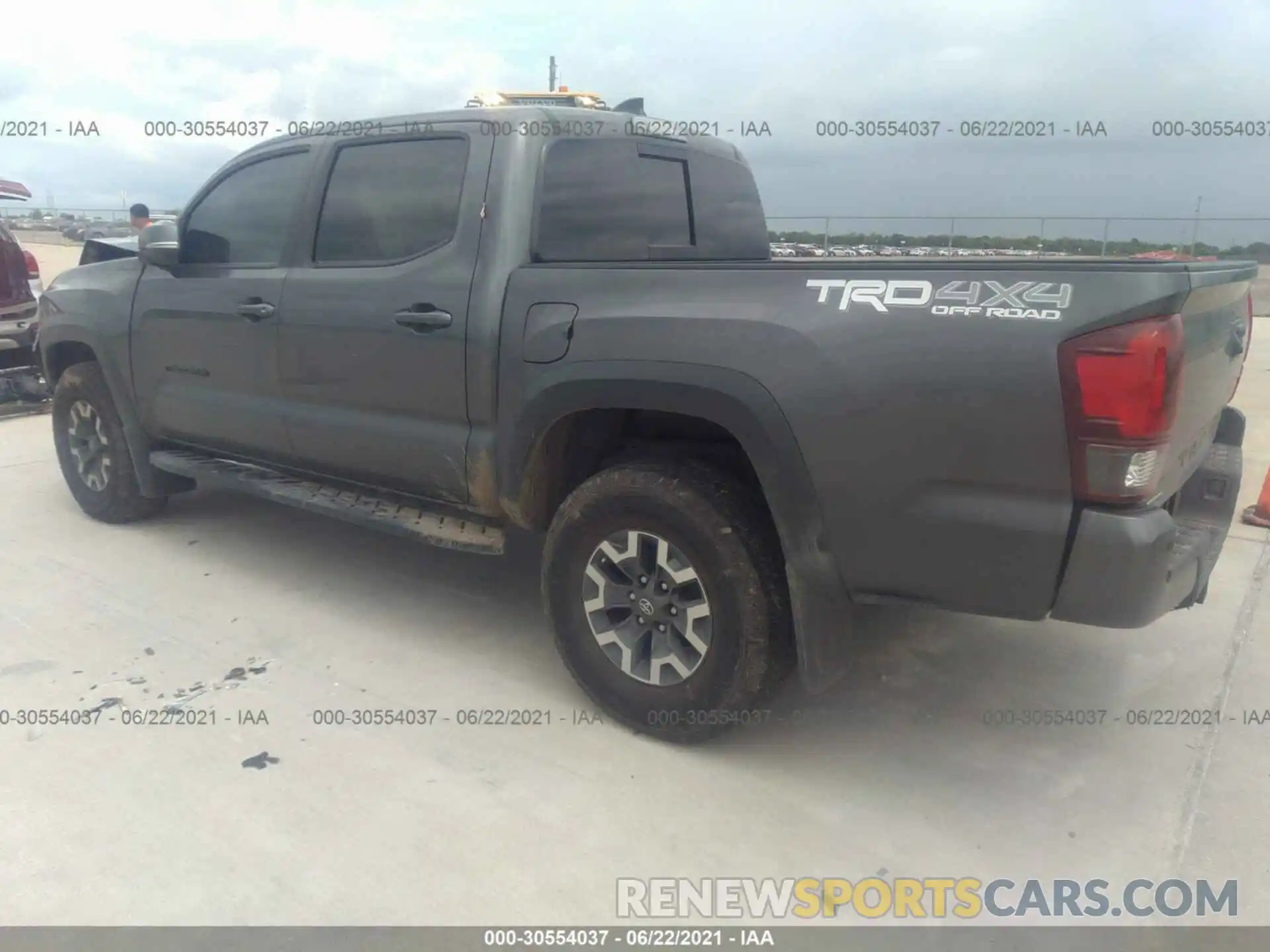 3 Photograph of a damaged car 3TMCZ5AN8KM239676 TOYOTA TACOMA 4WD 2019