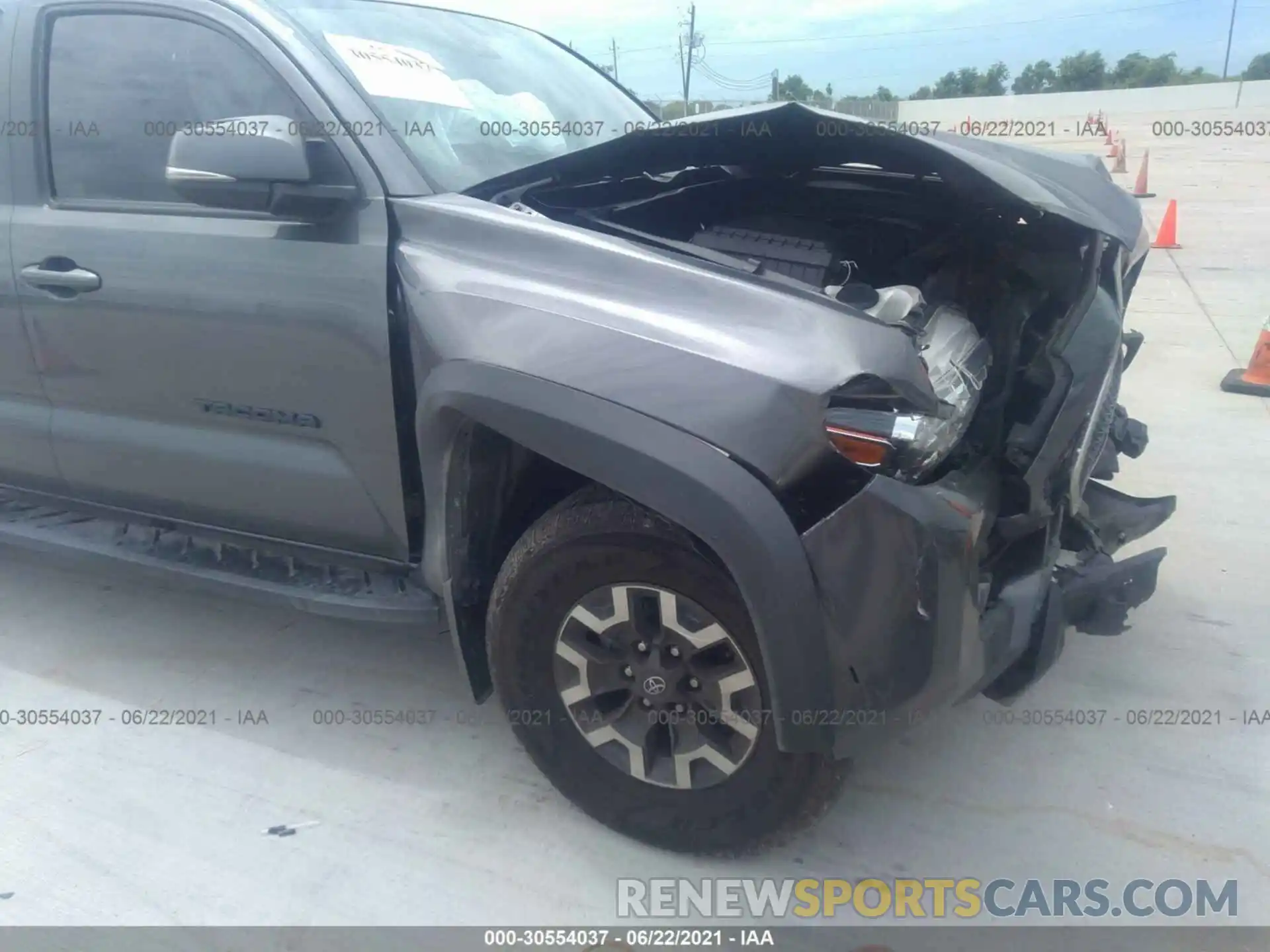 6 Photograph of a damaged car 3TMCZ5AN8KM239676 TOYOTA TACOMA 4WD 2019