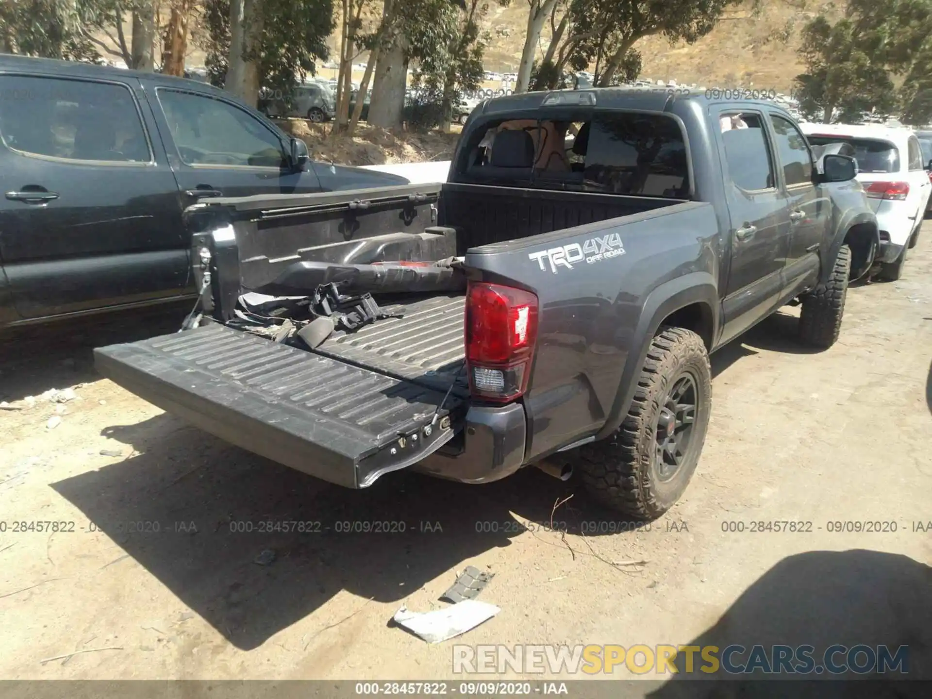 4 Photograph of a damaged car 3TMCZ5AN8KM252976 TOYOTA TACOMA 4WD 2019