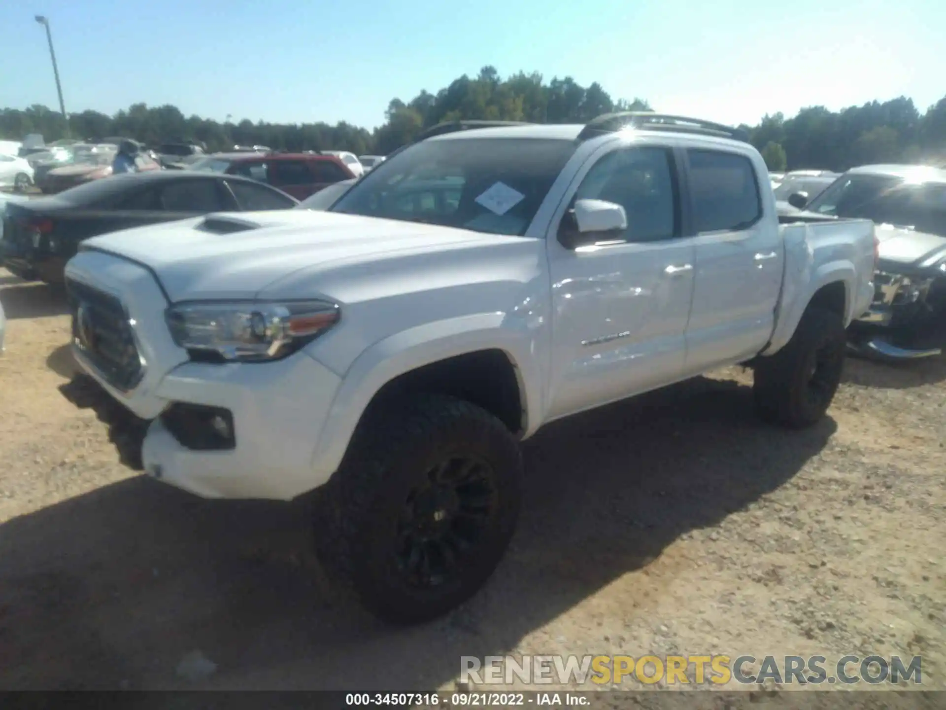 2 Фотография поврежденного автомобиля 3TMCZ5AN8KM263010 TOYOTA TACOMA 4WD 2019