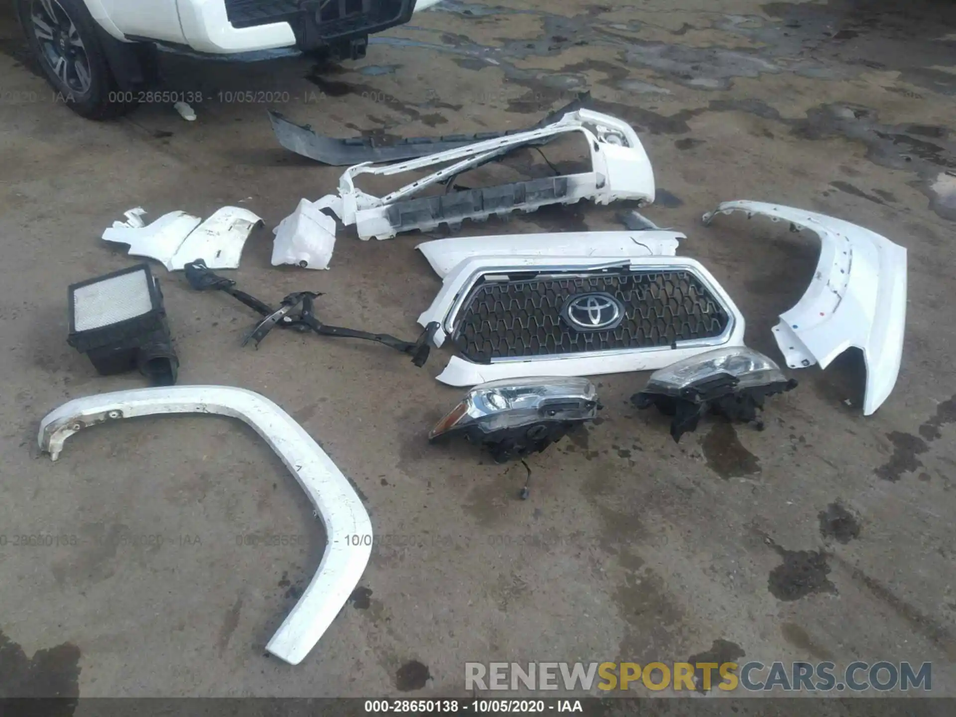 12 Photograph of a damaged car 3TMCZ5AN8KM264559 TOYOTA TACOMA 4WD 2019