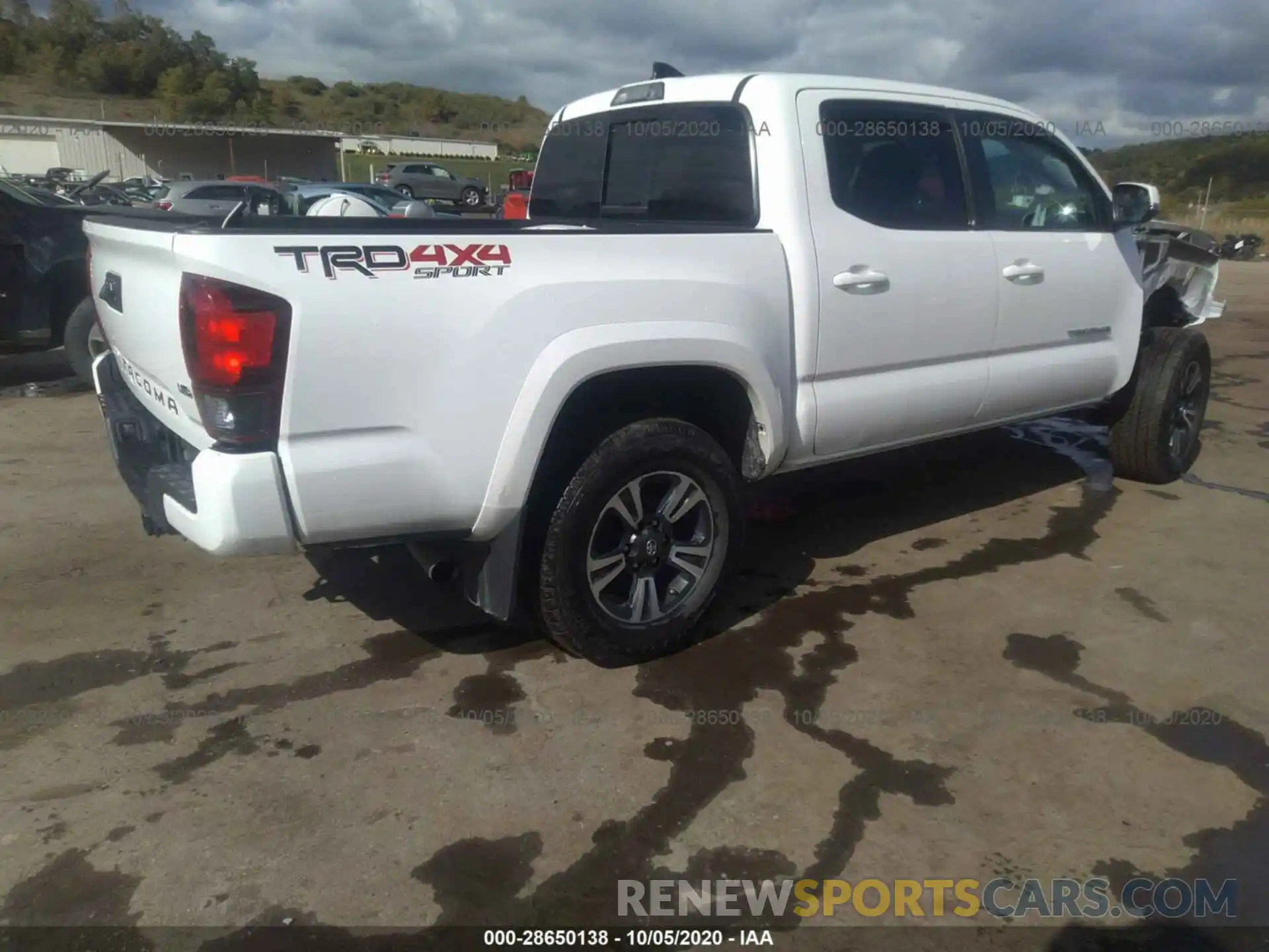 4 Photograph of a damaged car 3TMCZ5AN8KM264559 TOYOTA TACOMA 4WD 2019