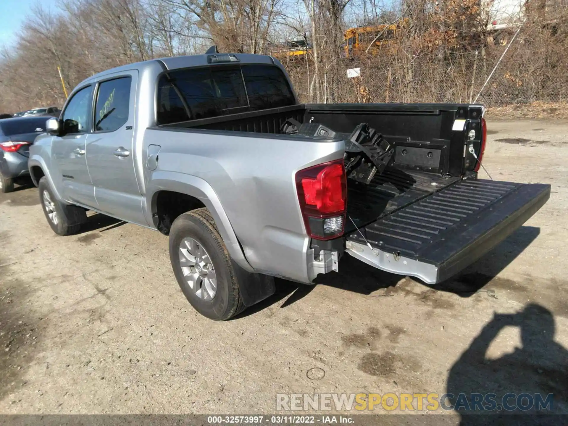 3 Photograph of a damaged car 3TMCZ5AN8KM270376 TOYOTA TACOMA 4WD 2019